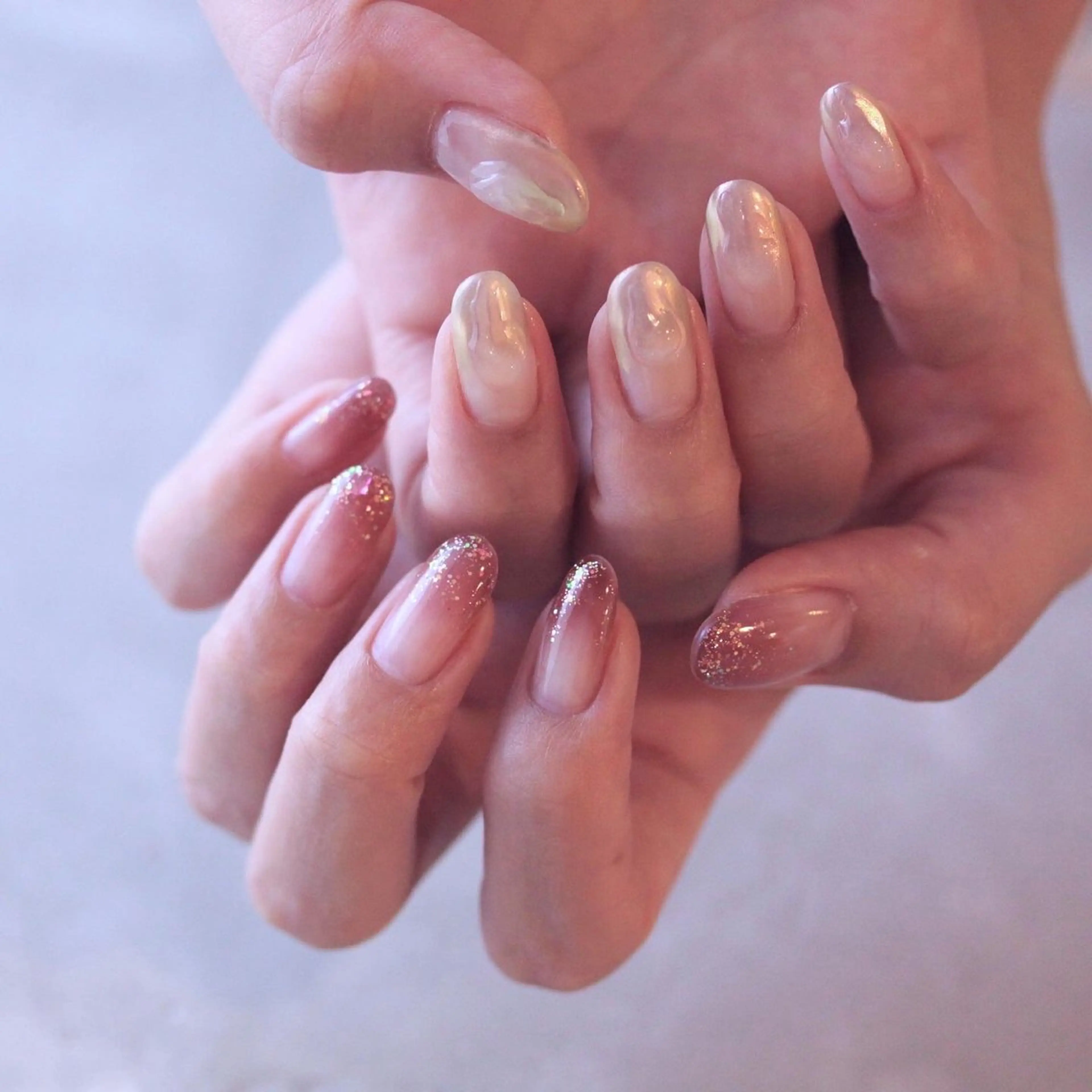 ネイル フットネイル 氷ネイル・うるうるネイル ラメ(グリッター) ニュアンスネイル オフィスネイル ハンドネイル Elio所属・Elio 国泰寺のネイルデザイン