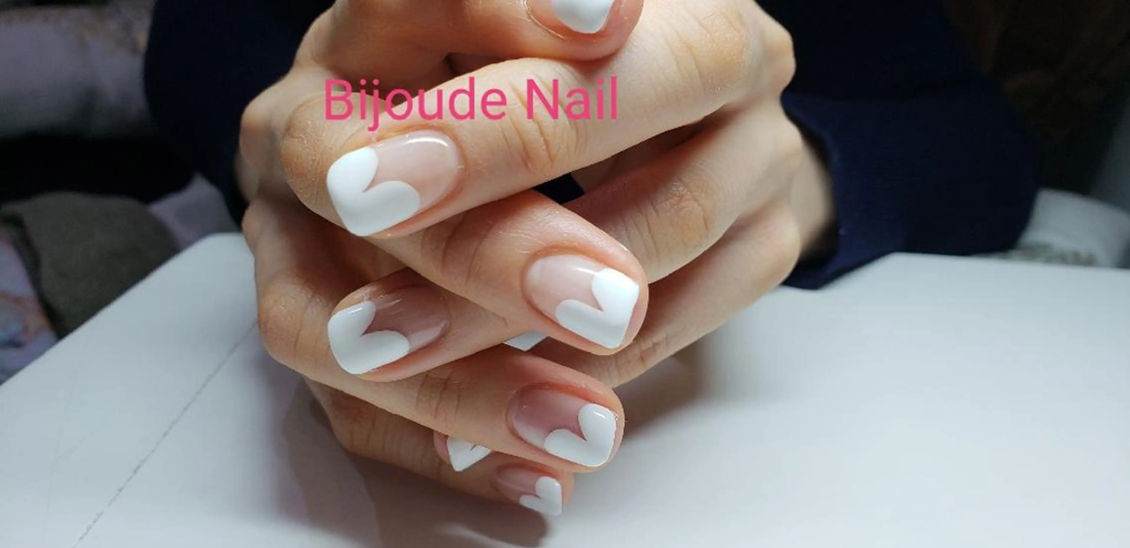 ネイル フレンチネイル ハート ビジュード ネイルのネイルデザイン