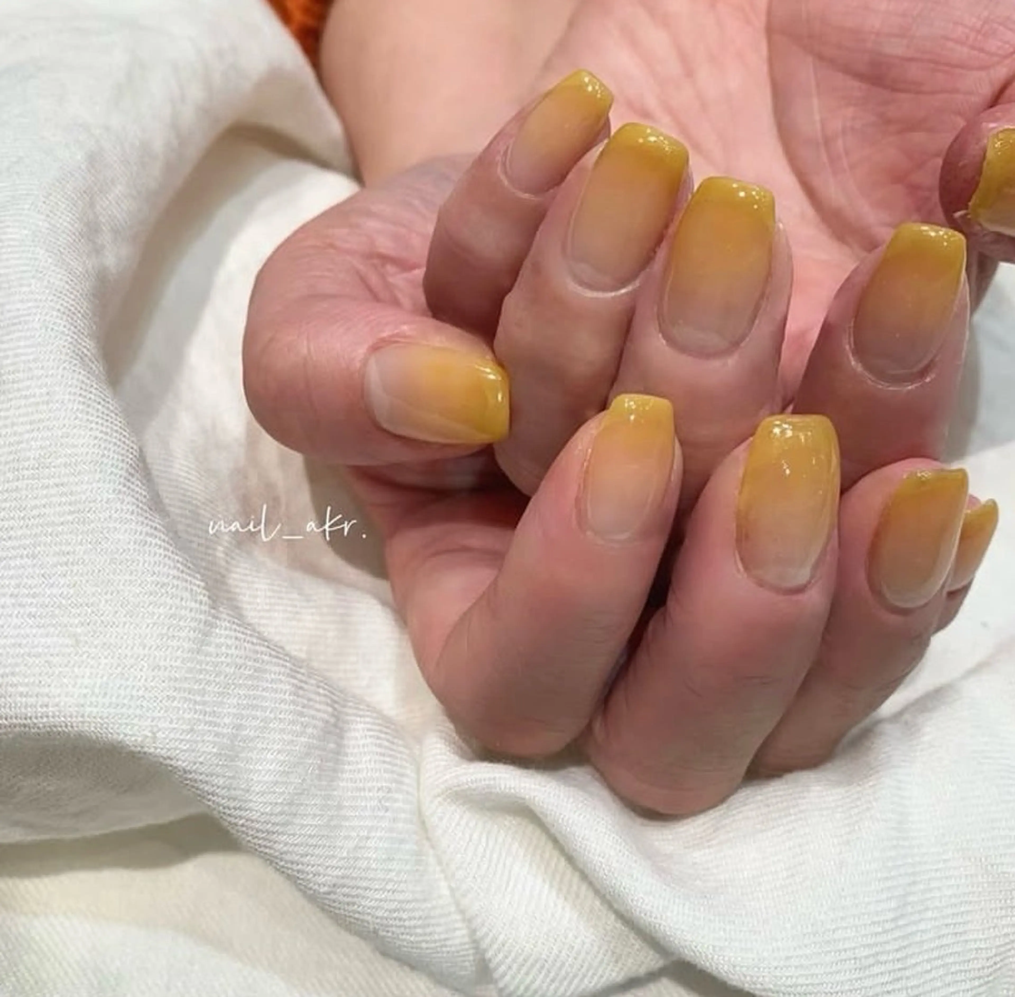 ネイル グラデーション 黄色 ハンドネイル nailAVANCE akariのネイルデザイン