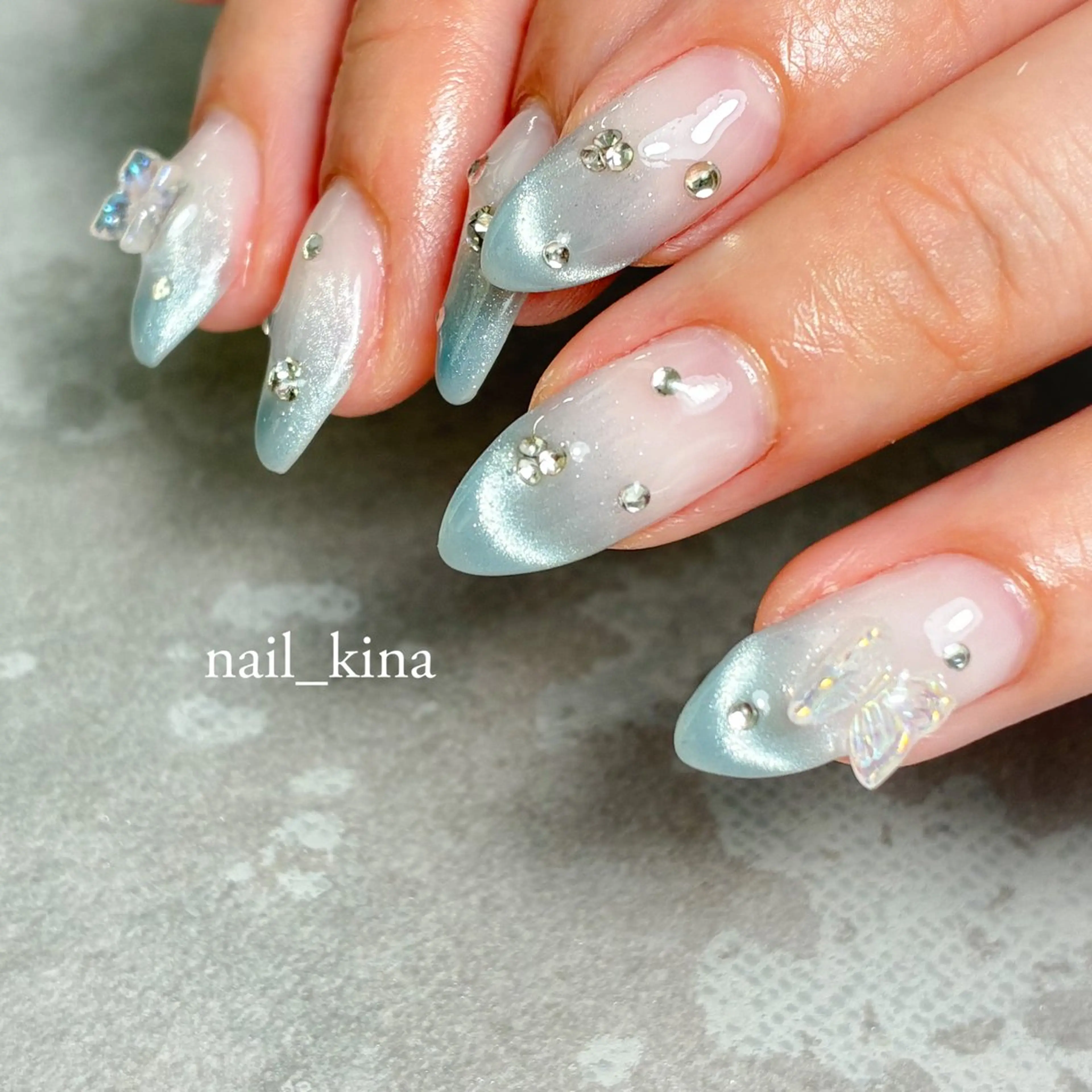 ネイル フレンチネイル 水色 ロングネイル マグネットネイル マグネットフレンチ nail_ kinaのネイルデザイン