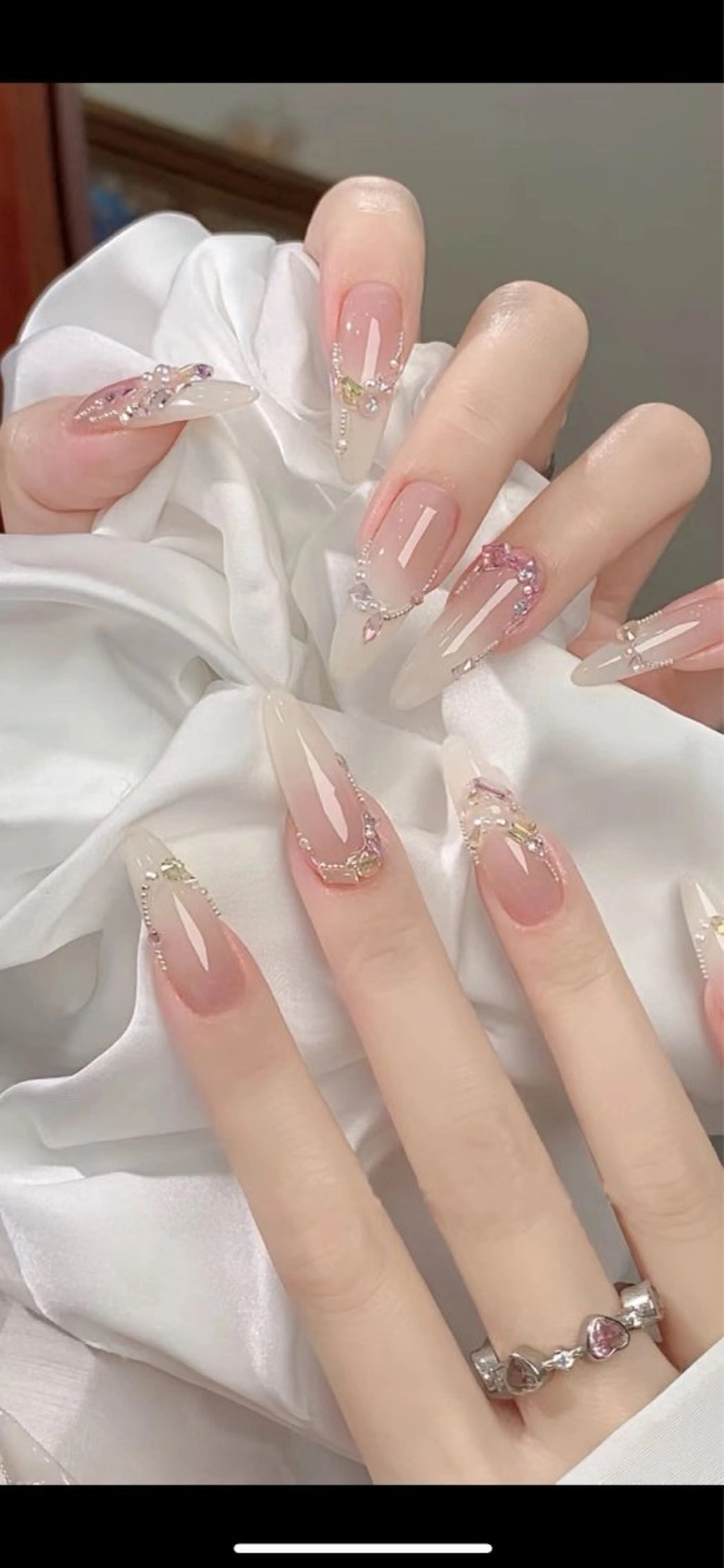 ネイル ハンドネイル 🌈 Laule'aのネイルデザイン