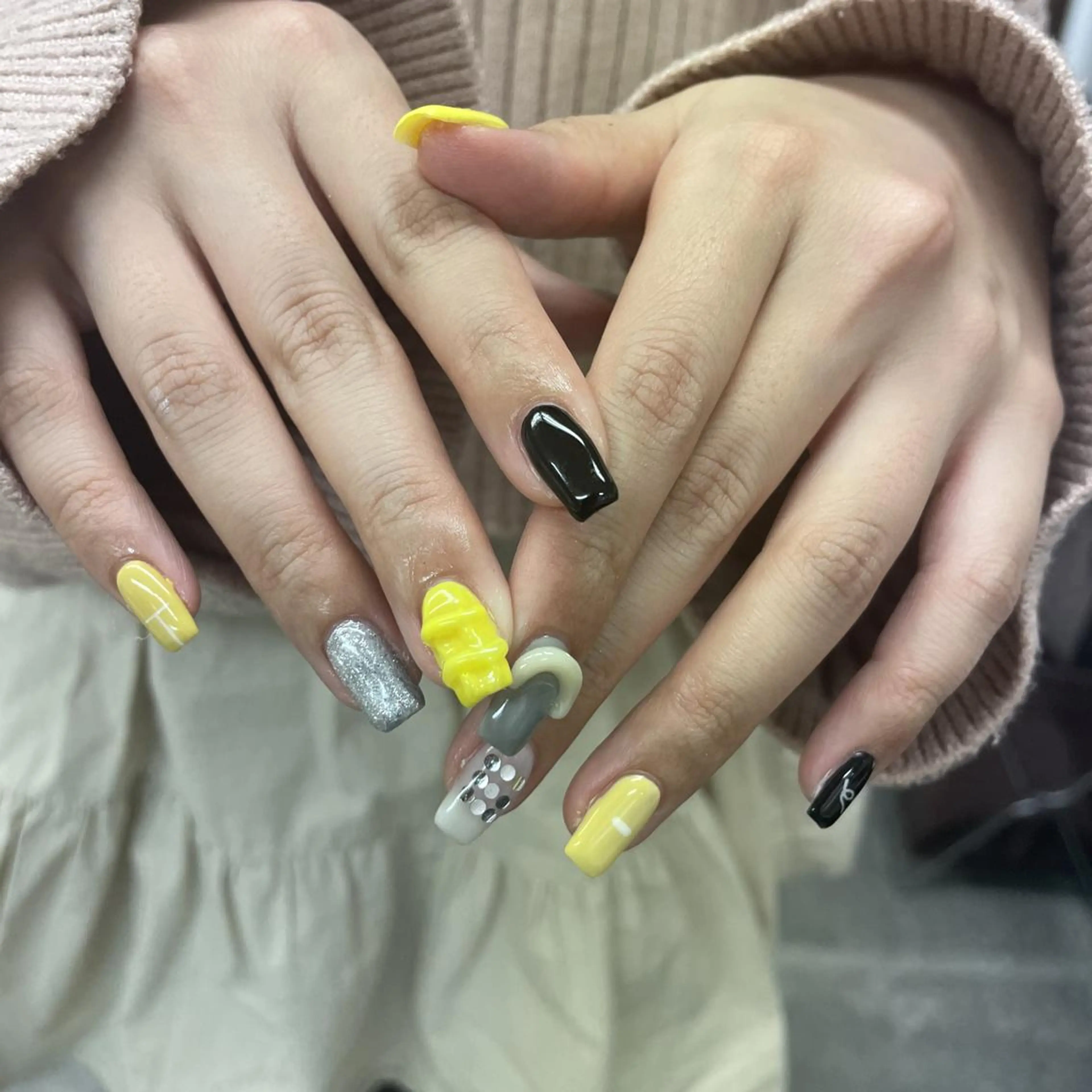 ネイル アートネイル ジェルネイル グリーン マグネットネイル ニュアンスネイル nailstudio eviz新宿店のネイルデザイン