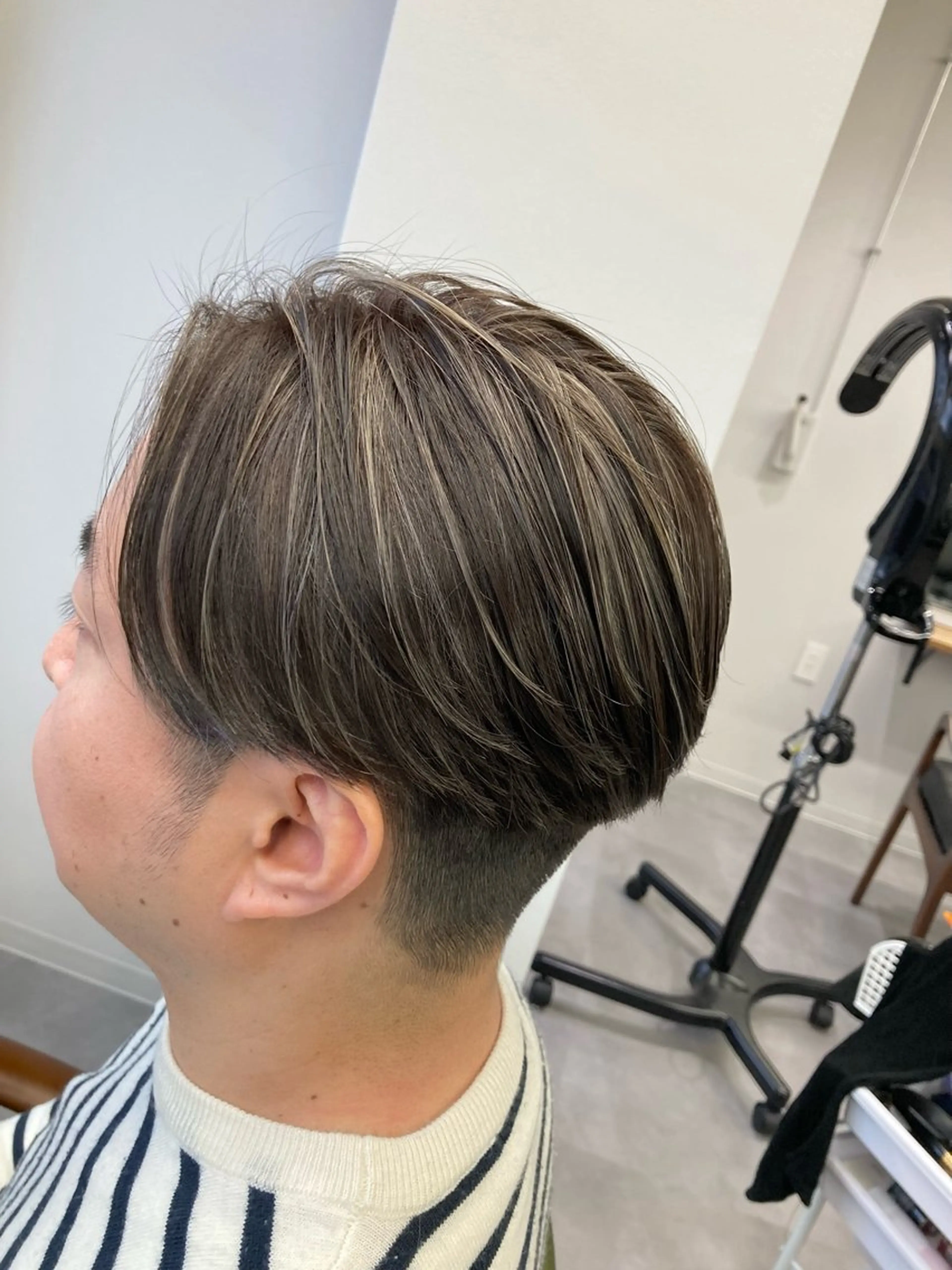 カラー メンズ メンズハイライト ハイライトカラー カット ヘアカラー トリートメント SHAFT Ieiriのヘアスタイル