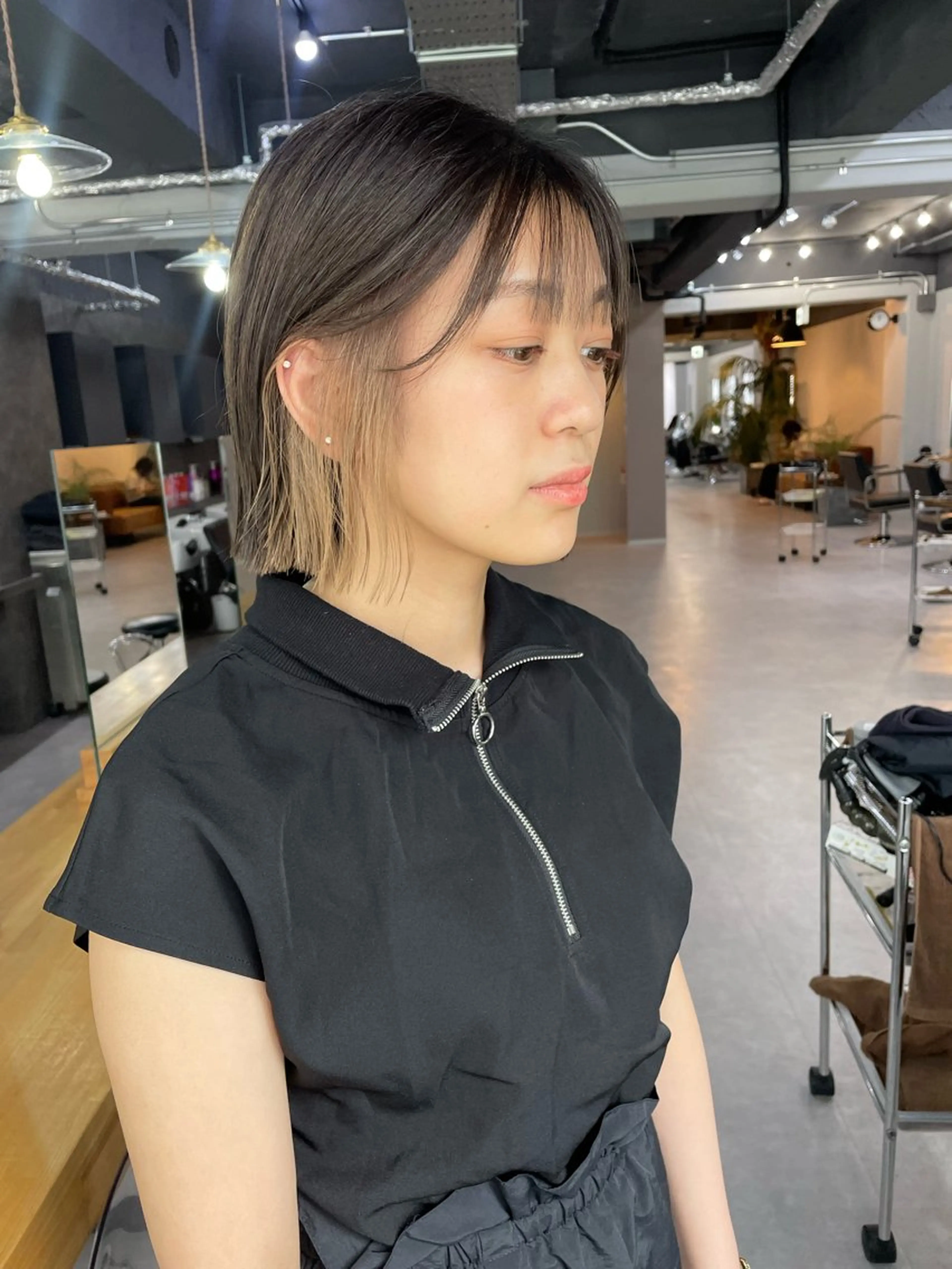 ミディアム カット ヘアカラー 倉辻 香奈子のヘアスタイル