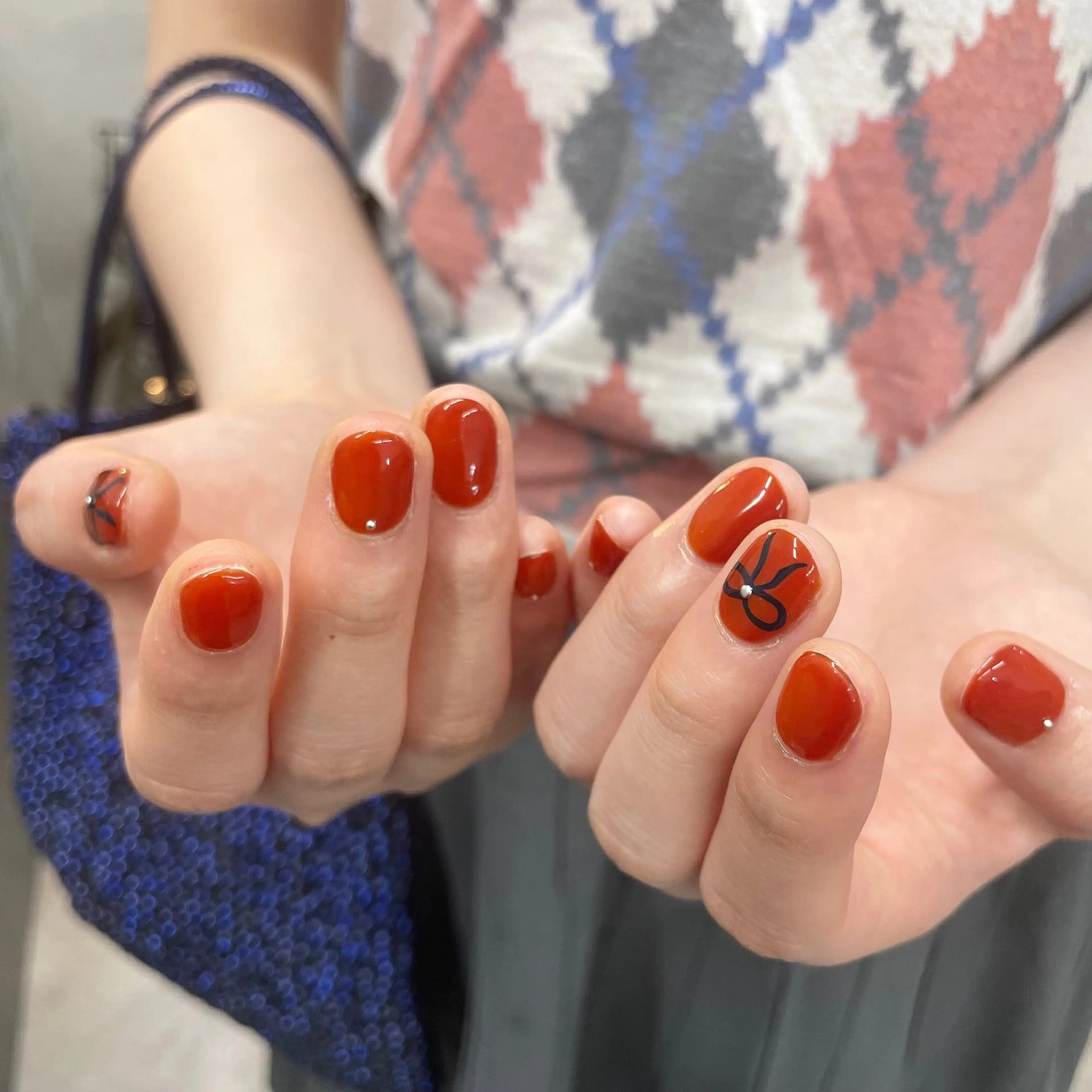 ネイル ネイビー リボン ハンドネイル Bianca川越西口 KITAZAKI🫧のネイルデザイン