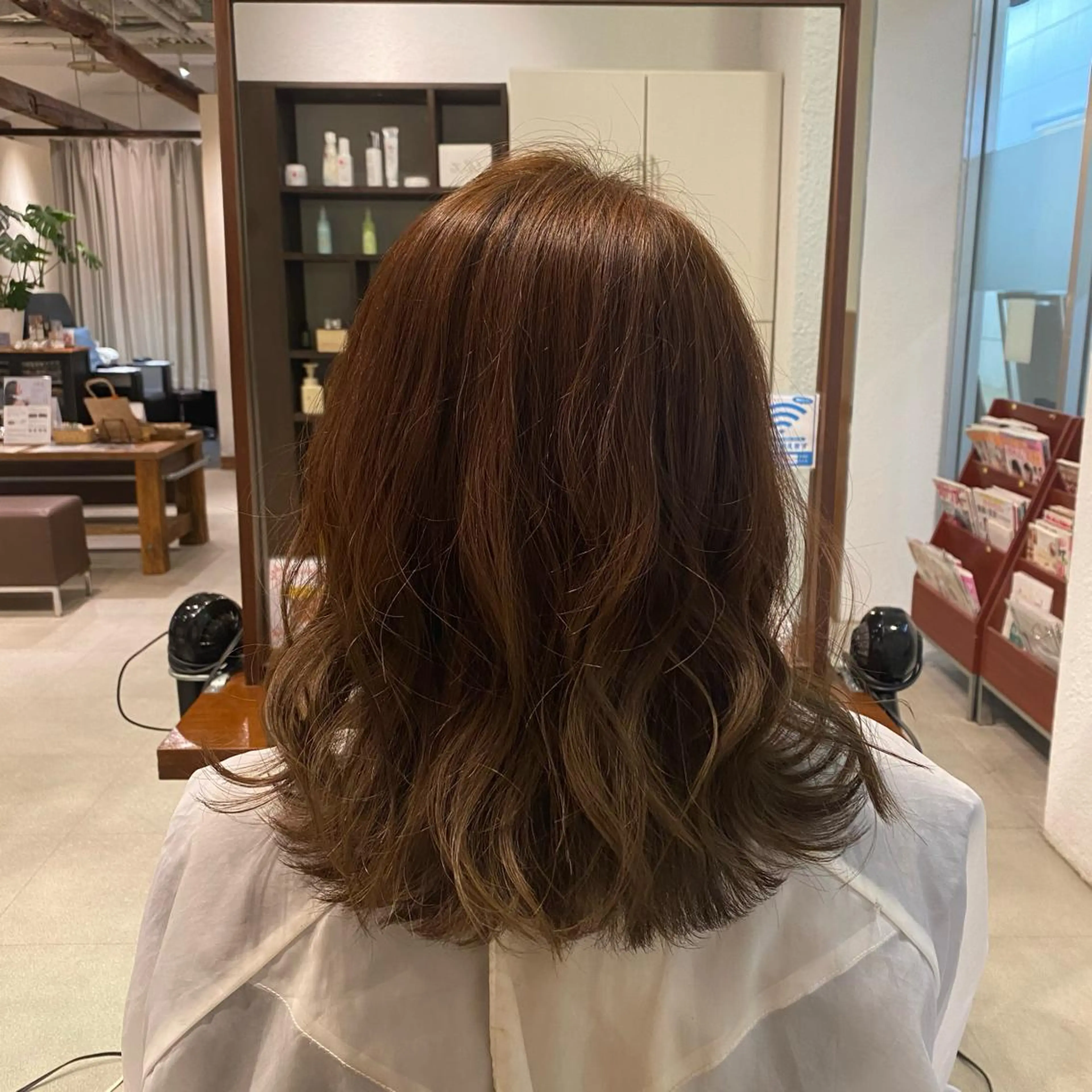 ミディアム カラー 黒川 結希のヘアスタイル