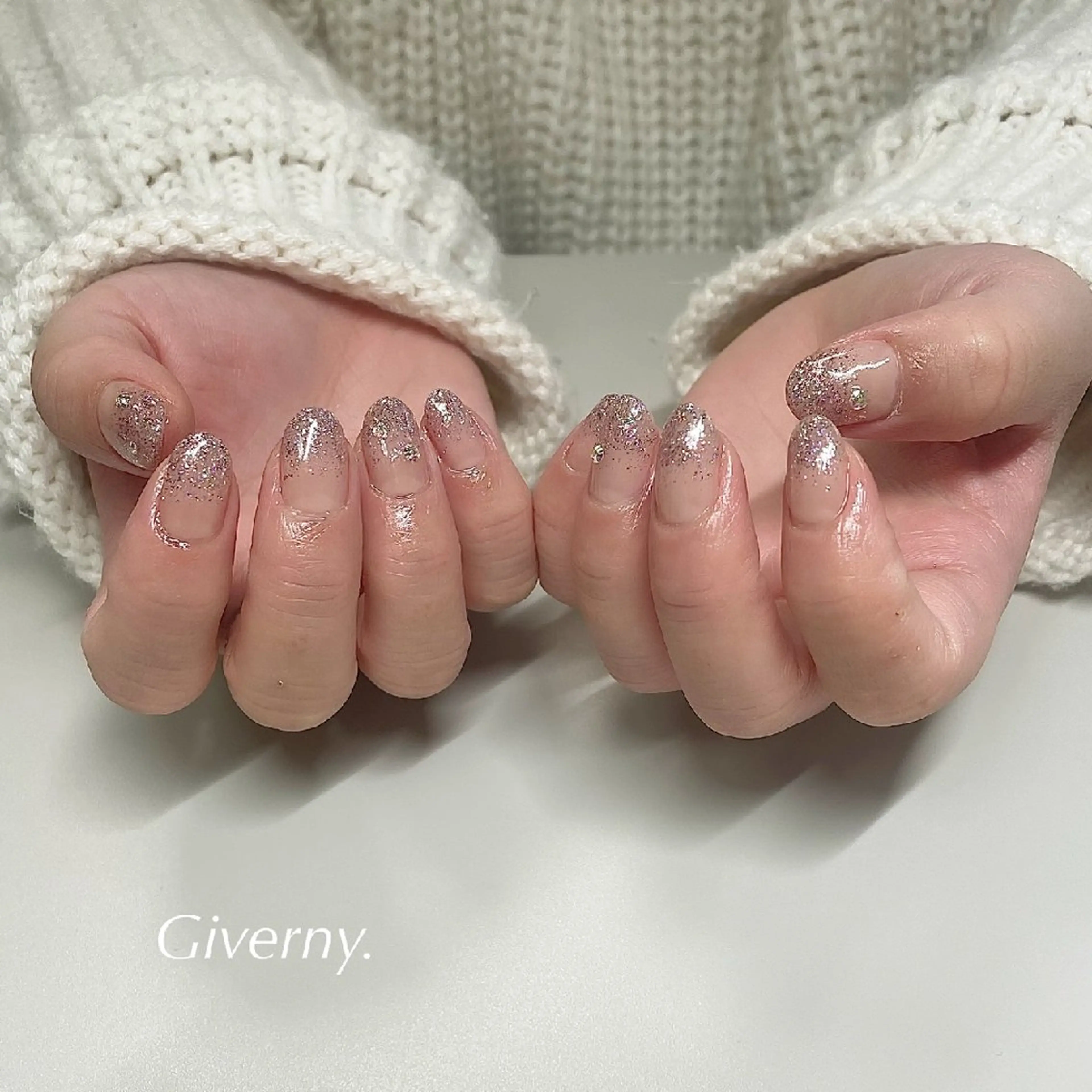 ネイル グラデーション ラメ(グリッター) ラメグラデーション 冬ネイル ハンドネイル Giverny .のネイルデザイン