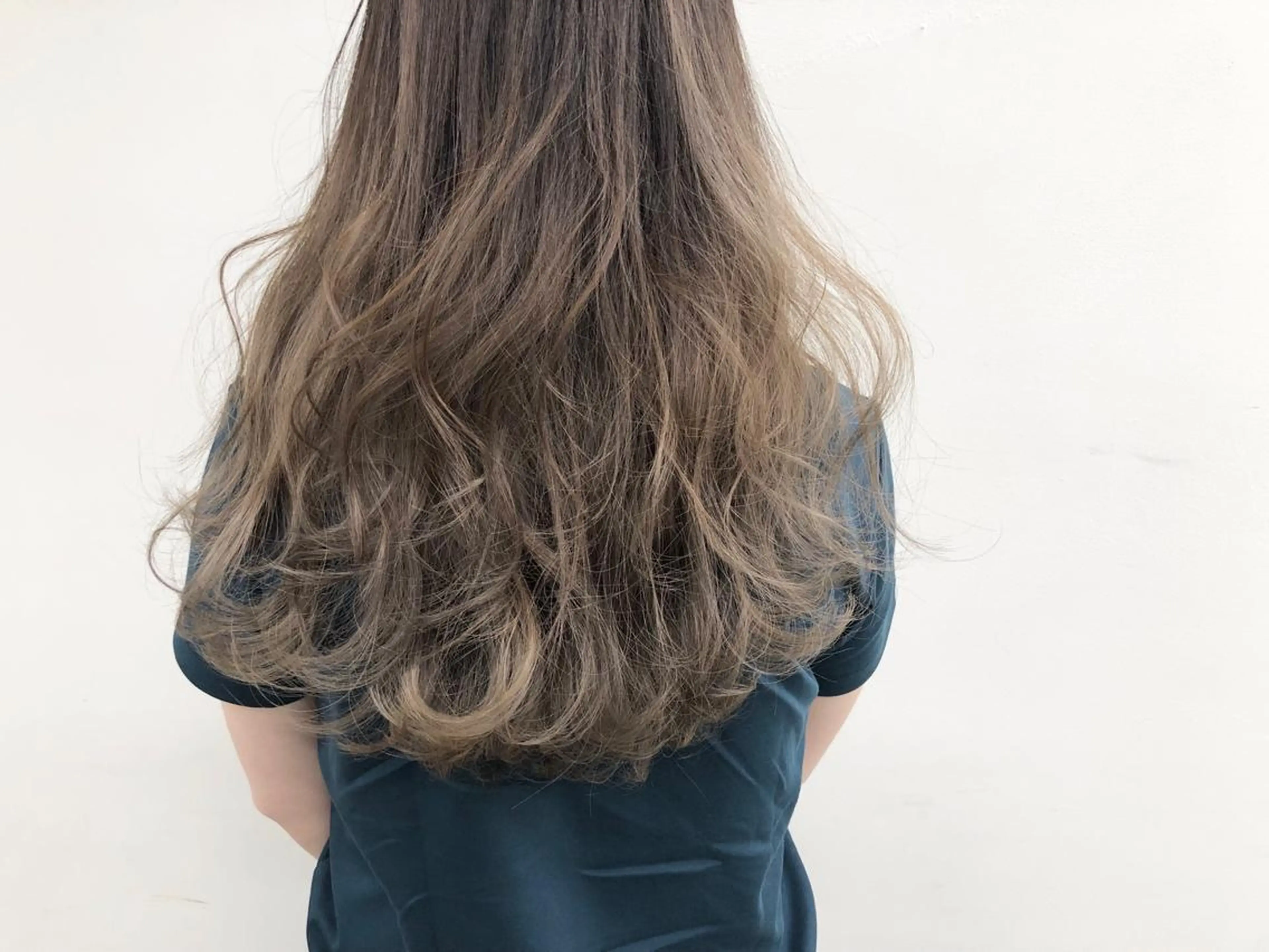 ロング ハイライト ヘアカラー トリートメント 小澤大輔 YOLO hairのヘアスタイル