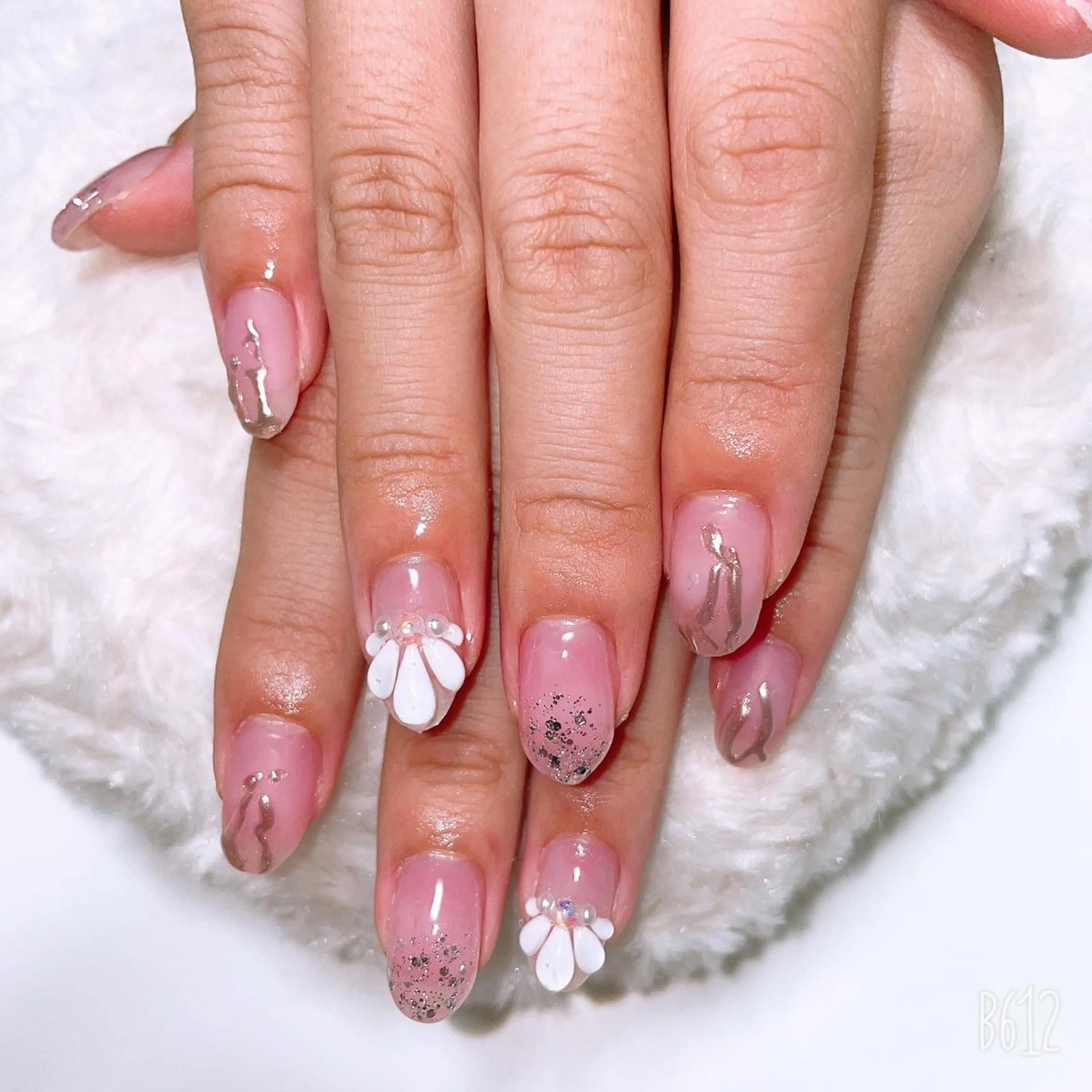 ネイル The Best Beauty受付担当のヘアスタイル