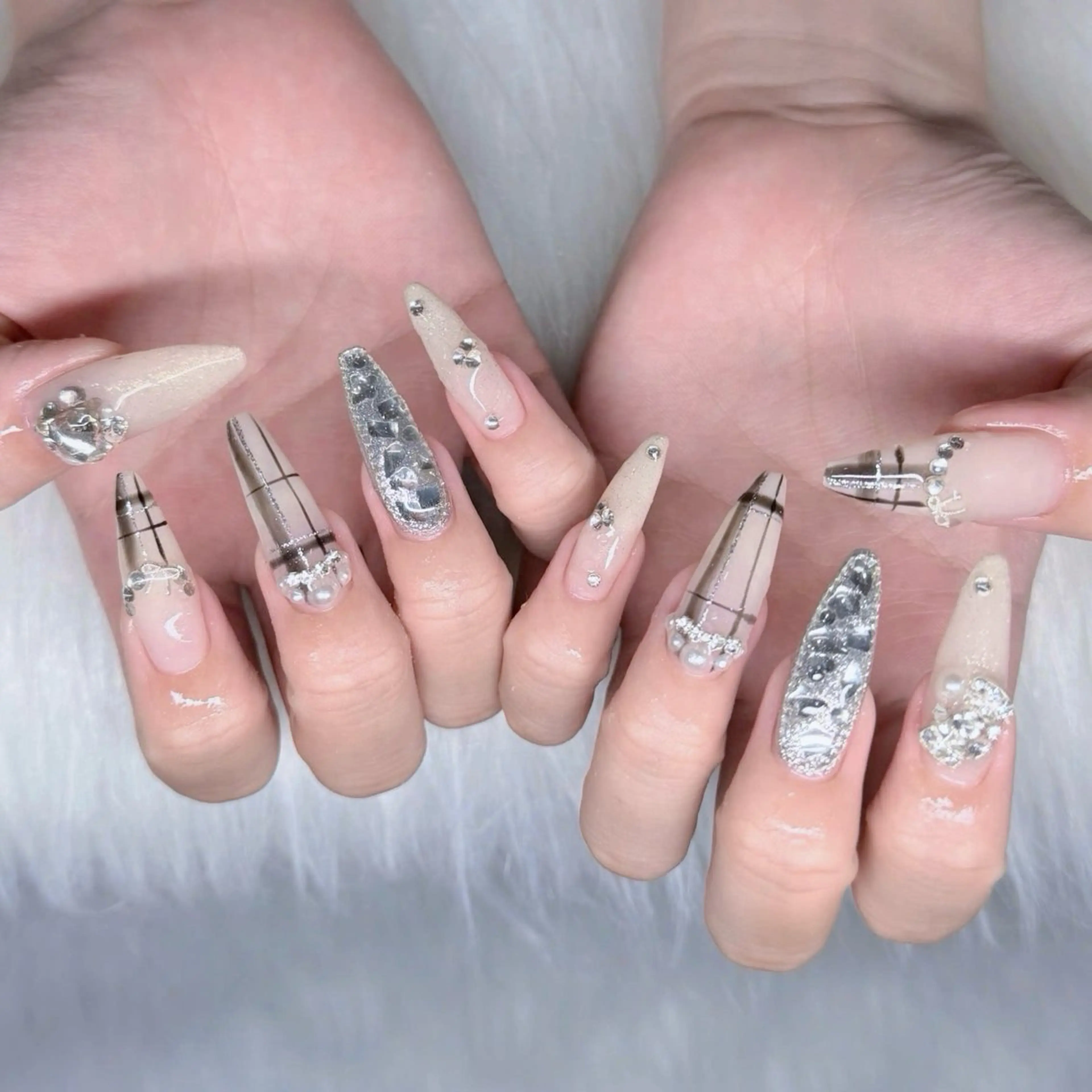 ネイル オーロラネイル グラデーション ハート ホログラムネイル キラキラネイル ハンドネイル HA NIのネイルデザイン