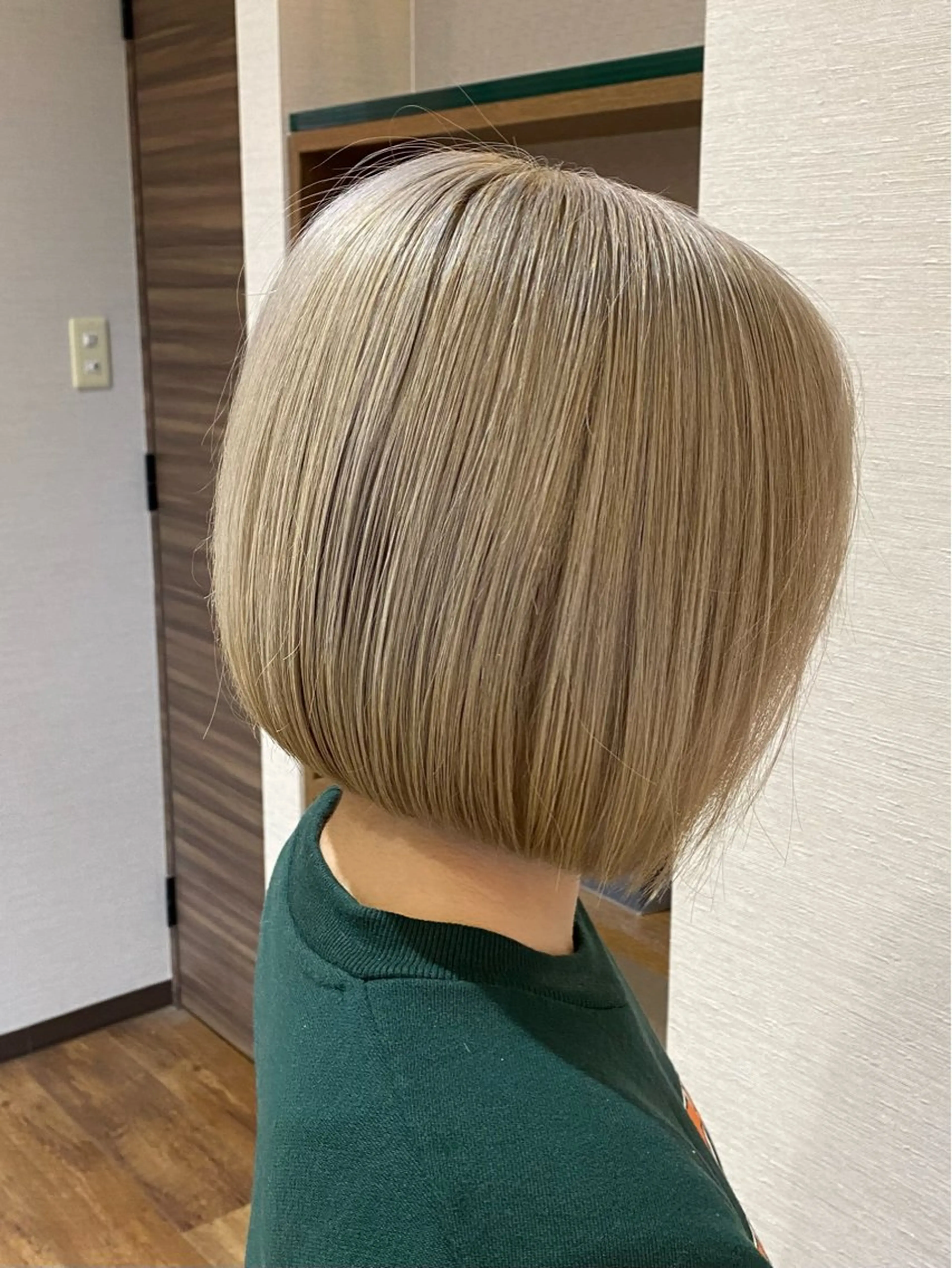 【デザインカラー】ハイトーン ケアブリーチ2回＋ダブルカラー＋ブロー＋炭酸の写真