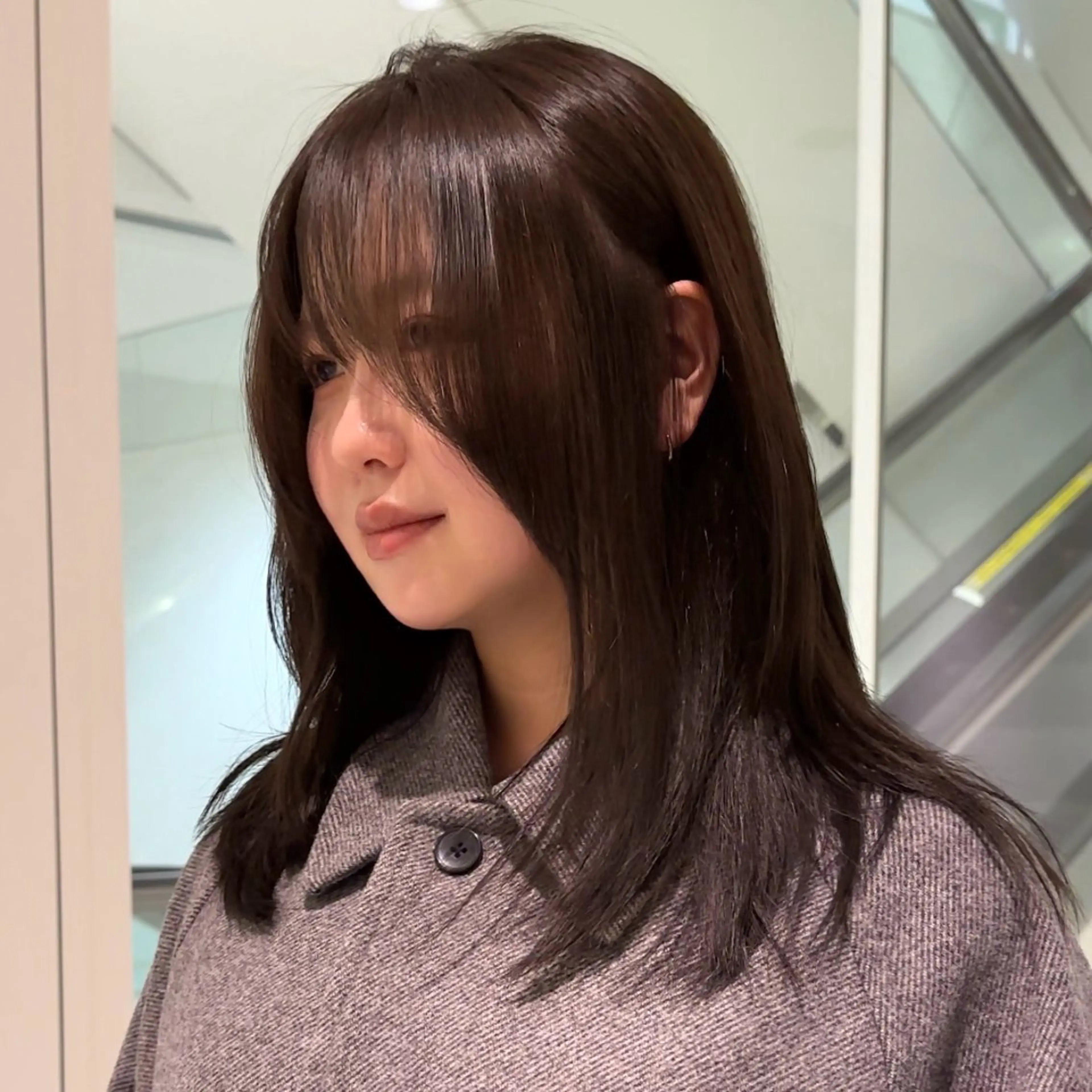 ミディアム 岸本 理希のヘアスタイル