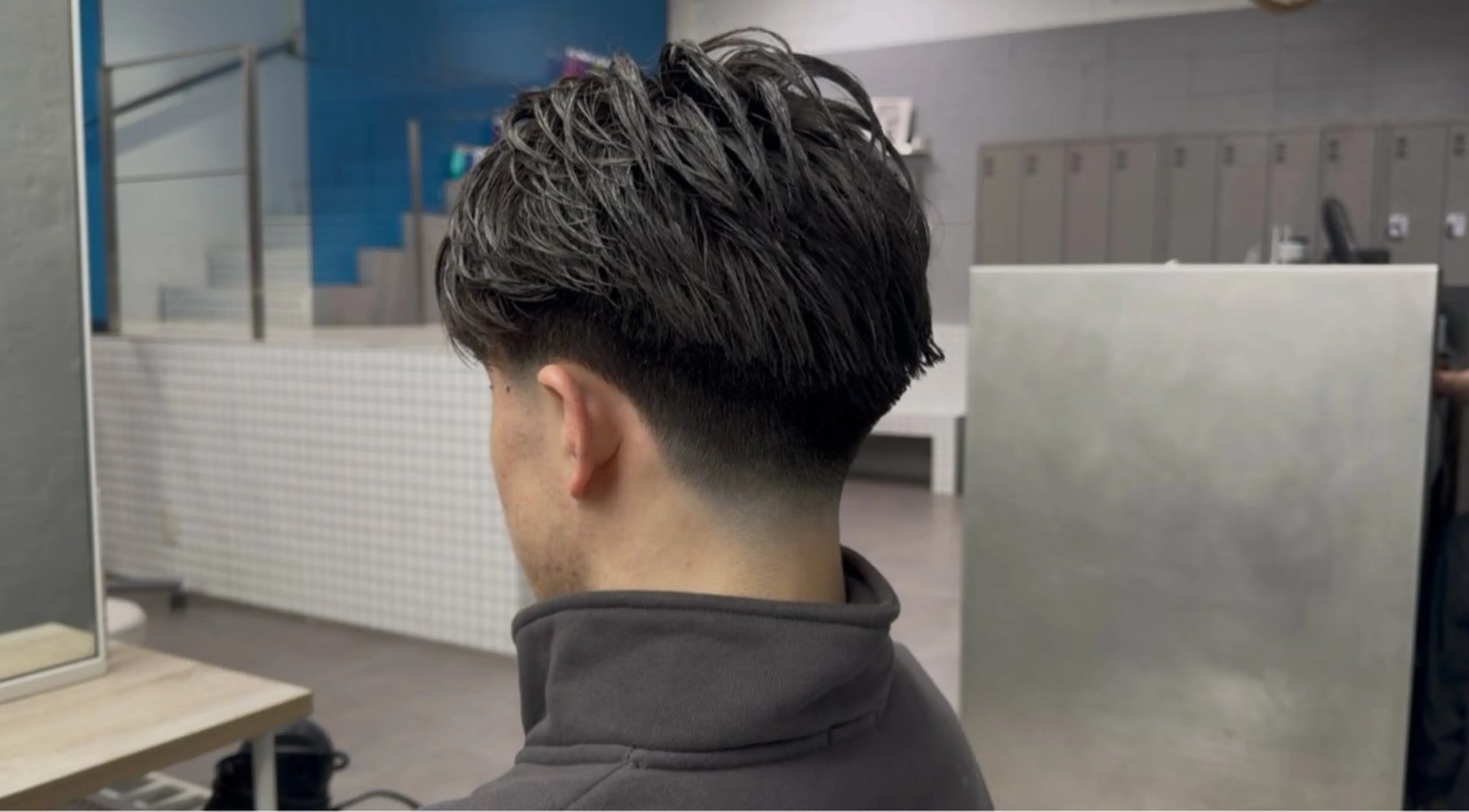 パーマ メンズ メンズブリーチ センターパート フェードカット メンズハイトーン メンズインナーカラー カット ユウ✩.*˚/メンズ 特化/シャドウパーマのヘアスタイル