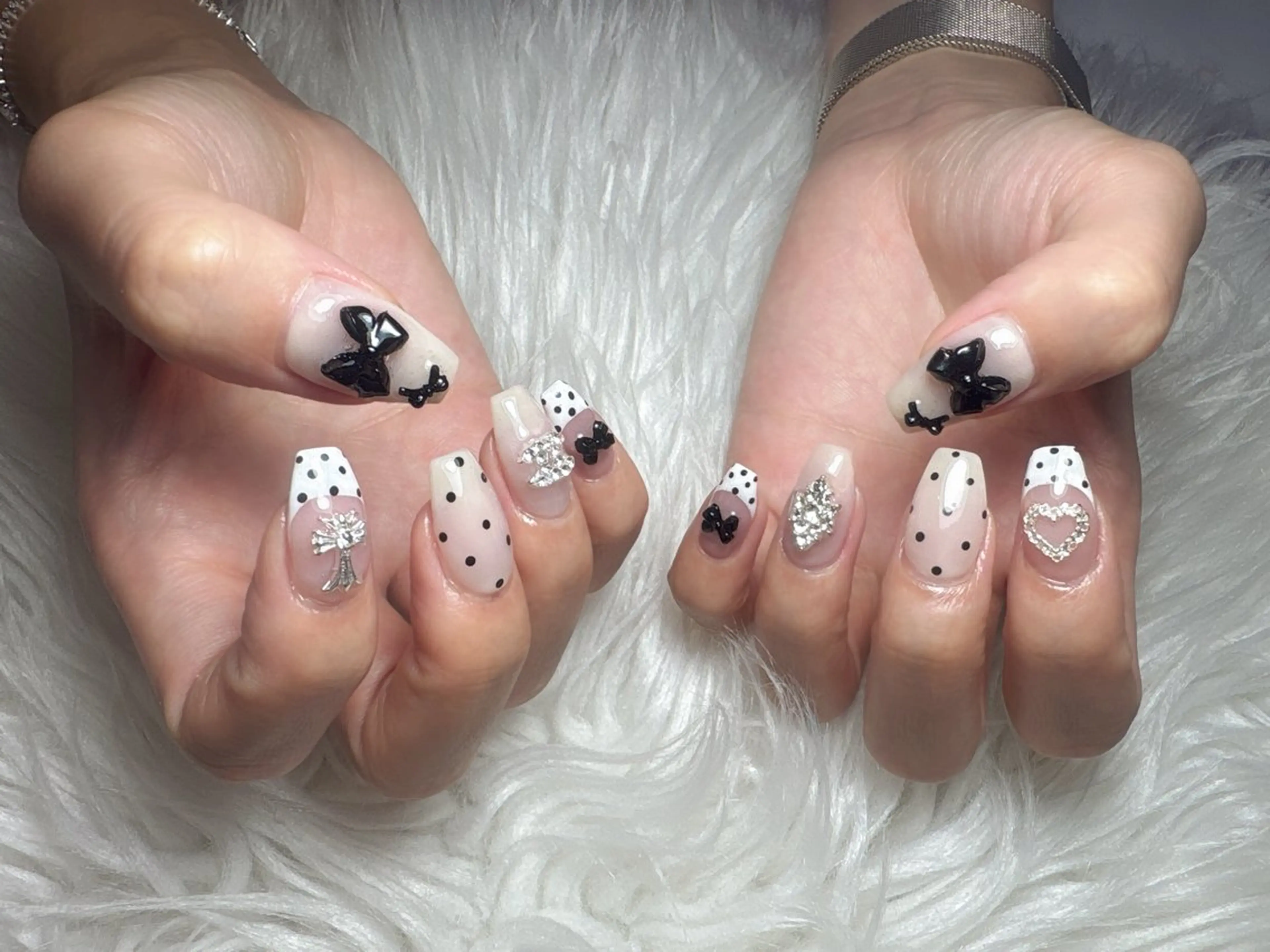 ネイル リボン シルバー ハンドネイル Fukuda シュウのネイルデザイン