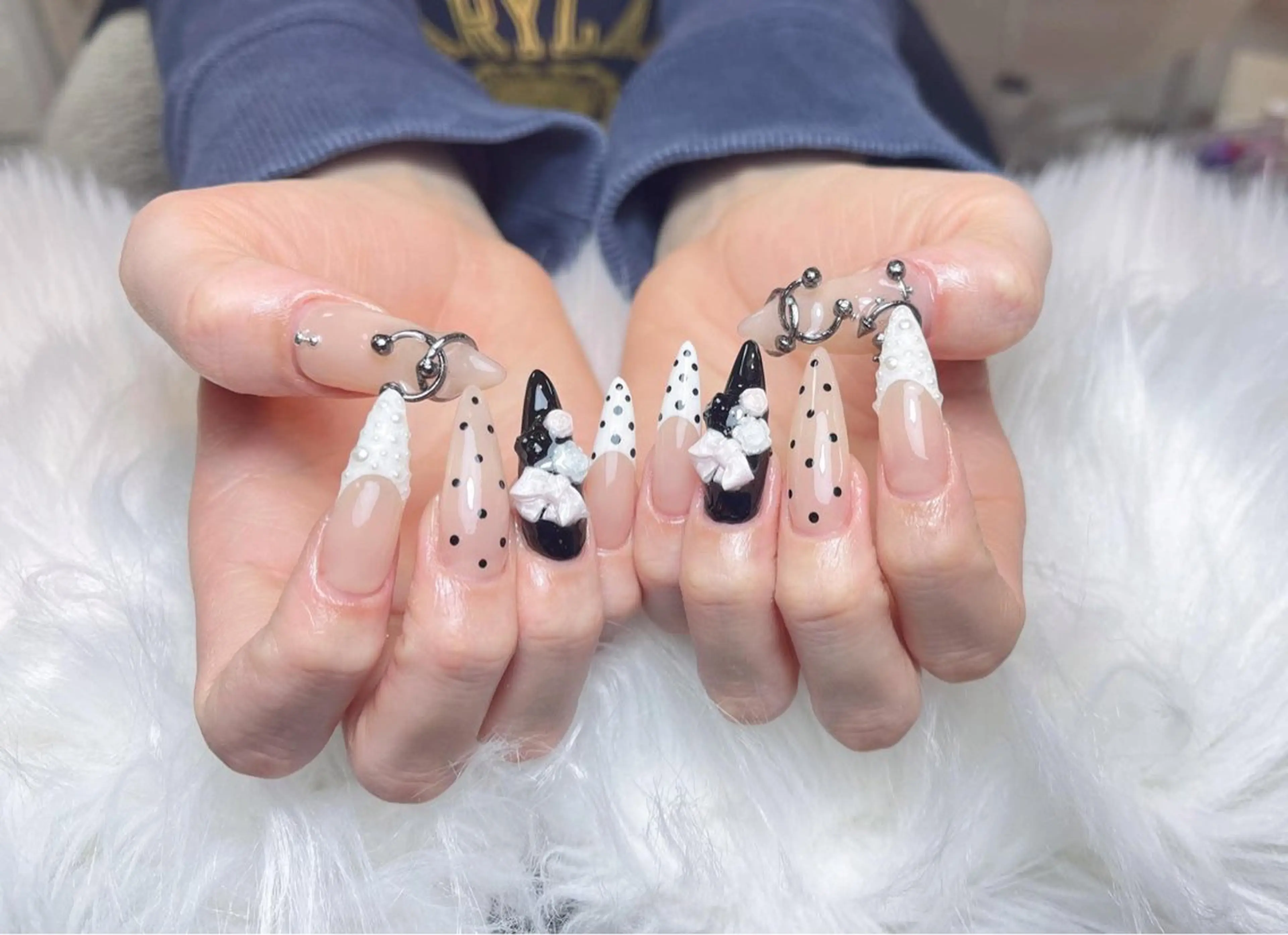 ネイル フレンチネイル ジェルネイル ガーリー 韓国ネイル ロングネイル ハンドネイル NieNail Nezukoのネイルデザイン