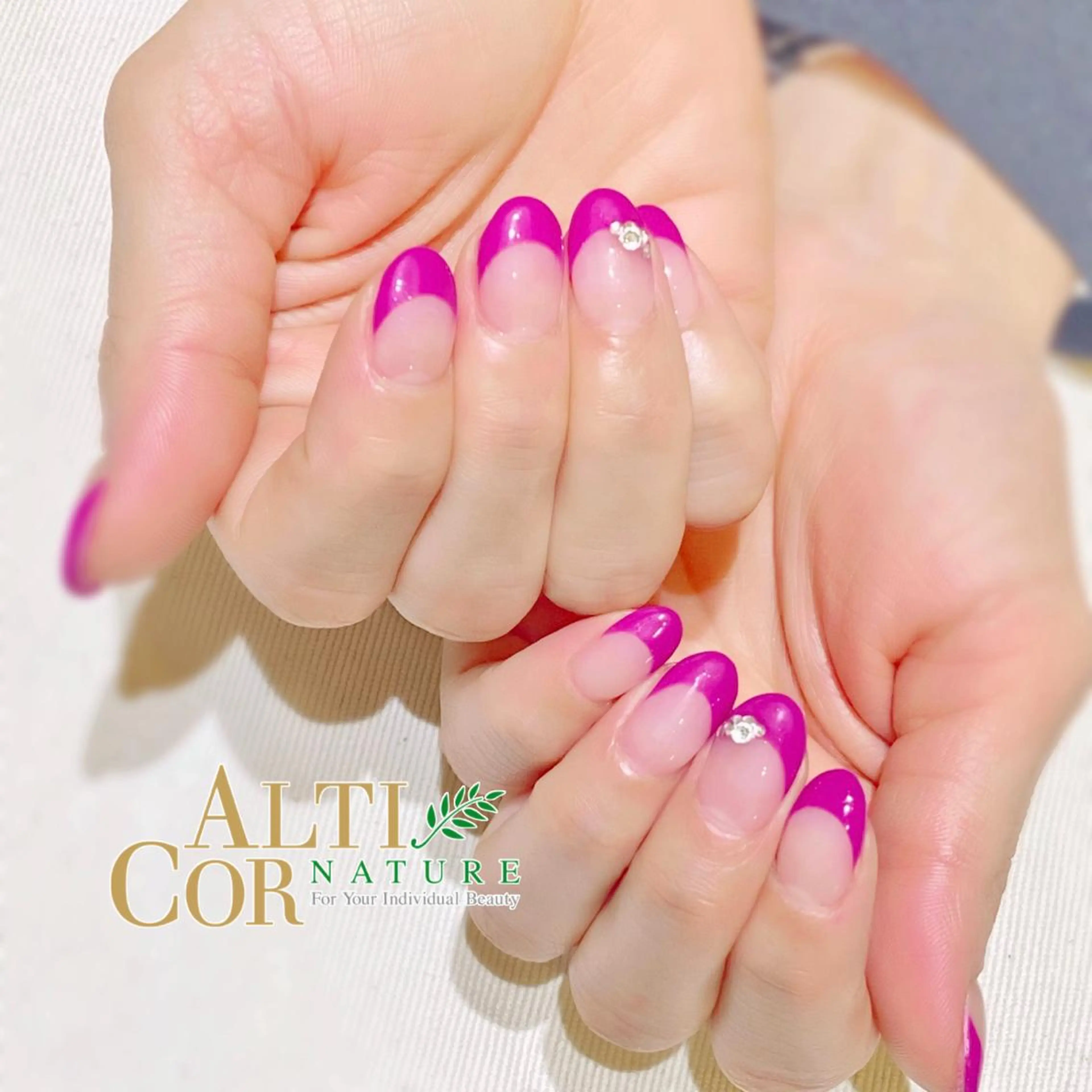 ネイル フレンチネイル ストーンネイル ChezEspoir 佐藤のネイルデザイン