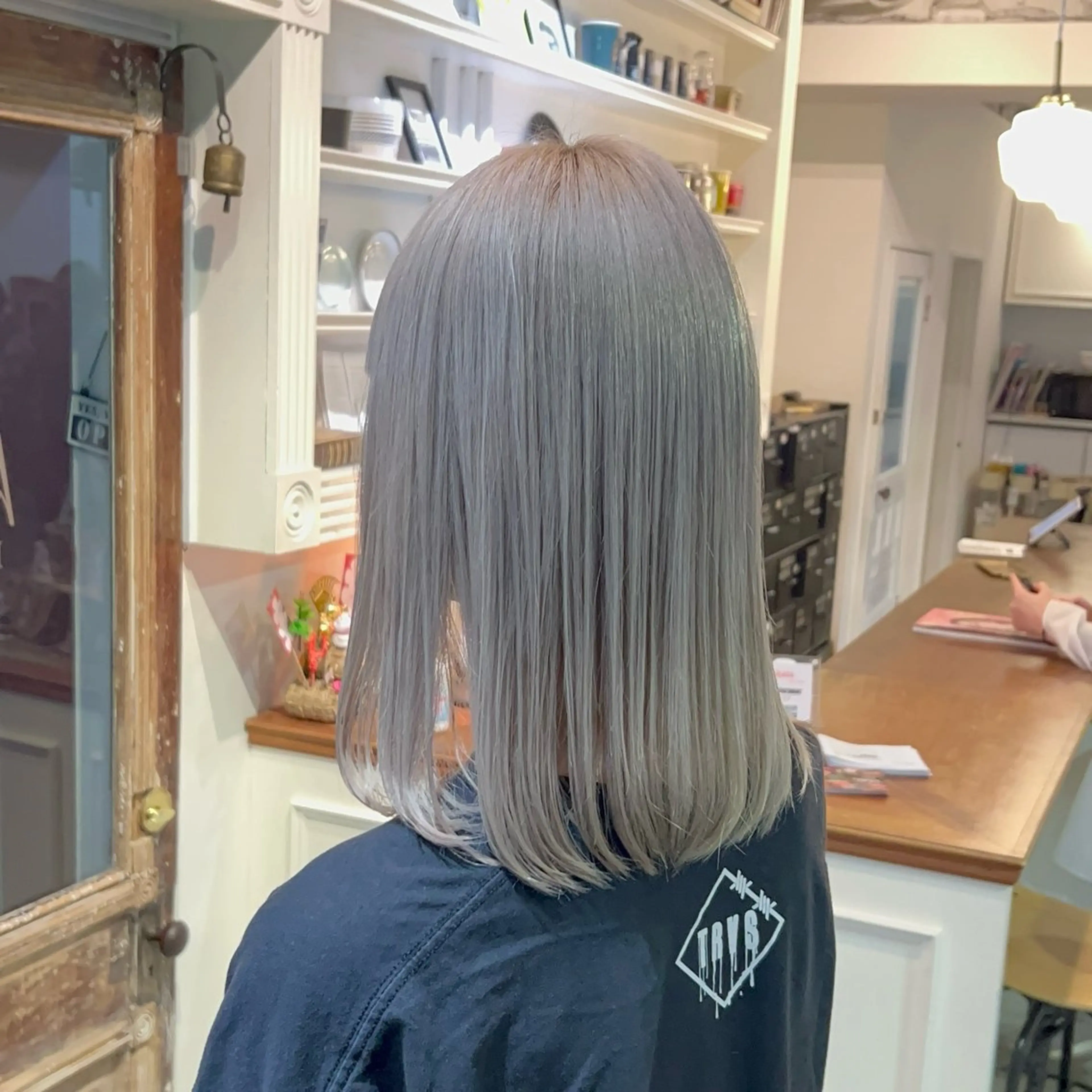 ミディアム カラー ベージュカラー ホワイトベージュ ヘアカラー トリートメント ヘッドスパ ヘアセット オカベ ショウマのヘアスタイル