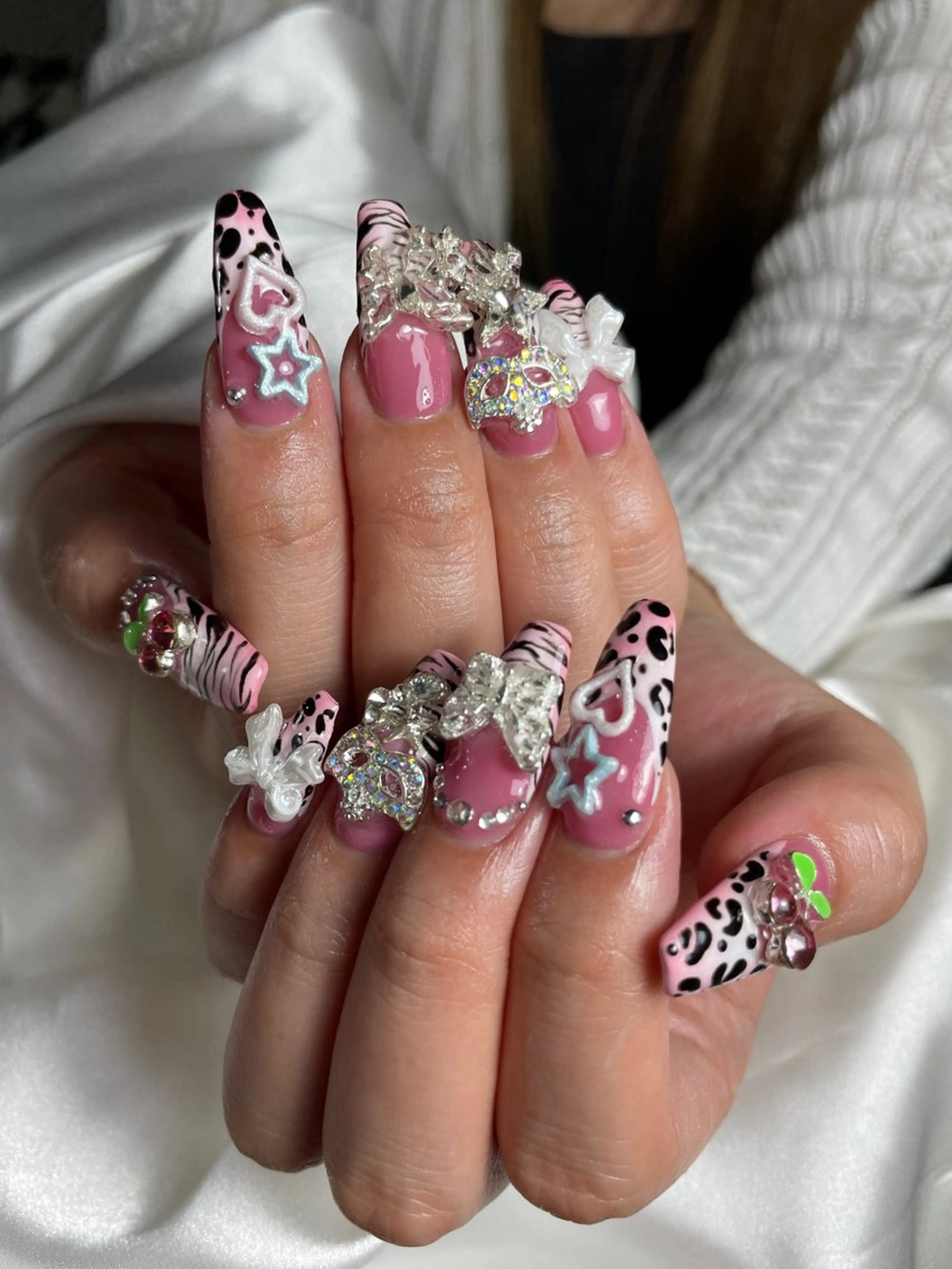 ネイル ブラウン チークネイル 桜ネイル 長さ出し フットネイル ハンドネイル XIINH NAIL SALONのネイルデザイン