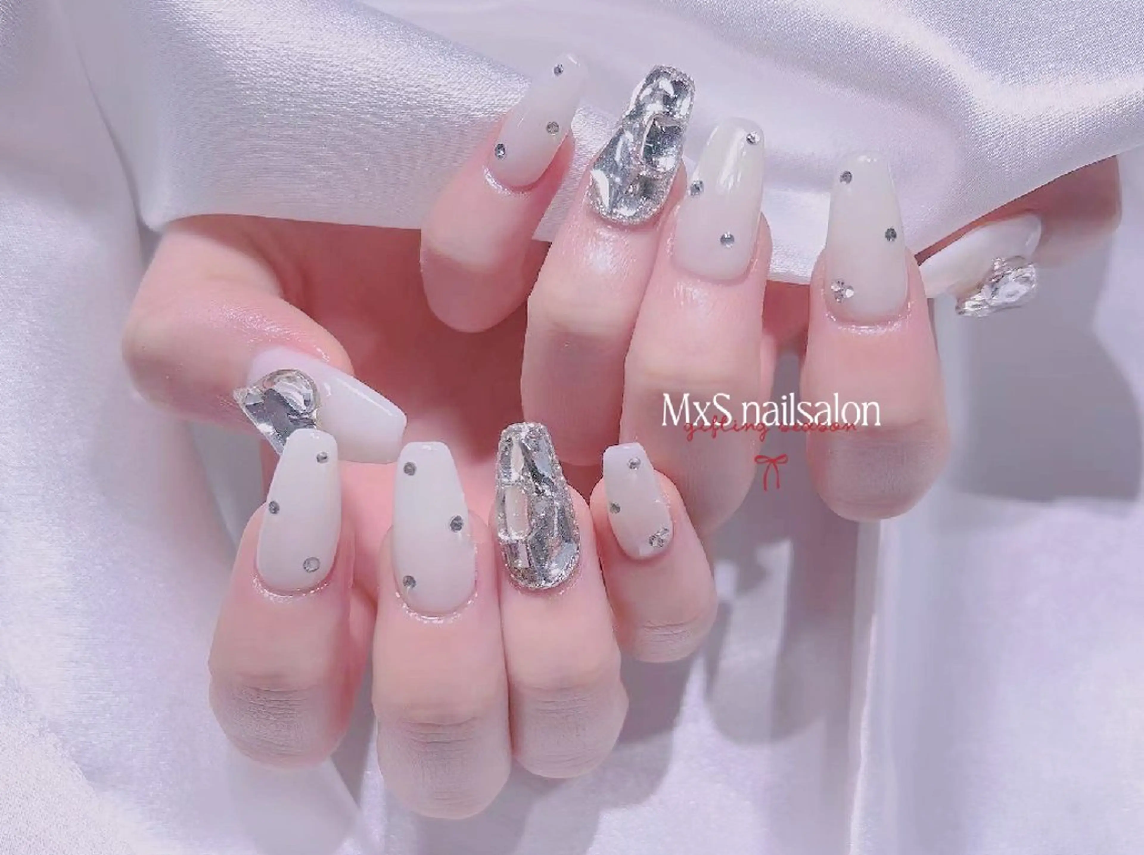 ネイル ジェルネイル 韓国ネイル マグネットネイル パラジェル バレンタイン ハンドネイル MxS Nail(長さだし/フィルイン/マグネット/韓国ネイル/ワンホンネイル/ワンカラー)所属・MxS リィリィのネイルデザイン
