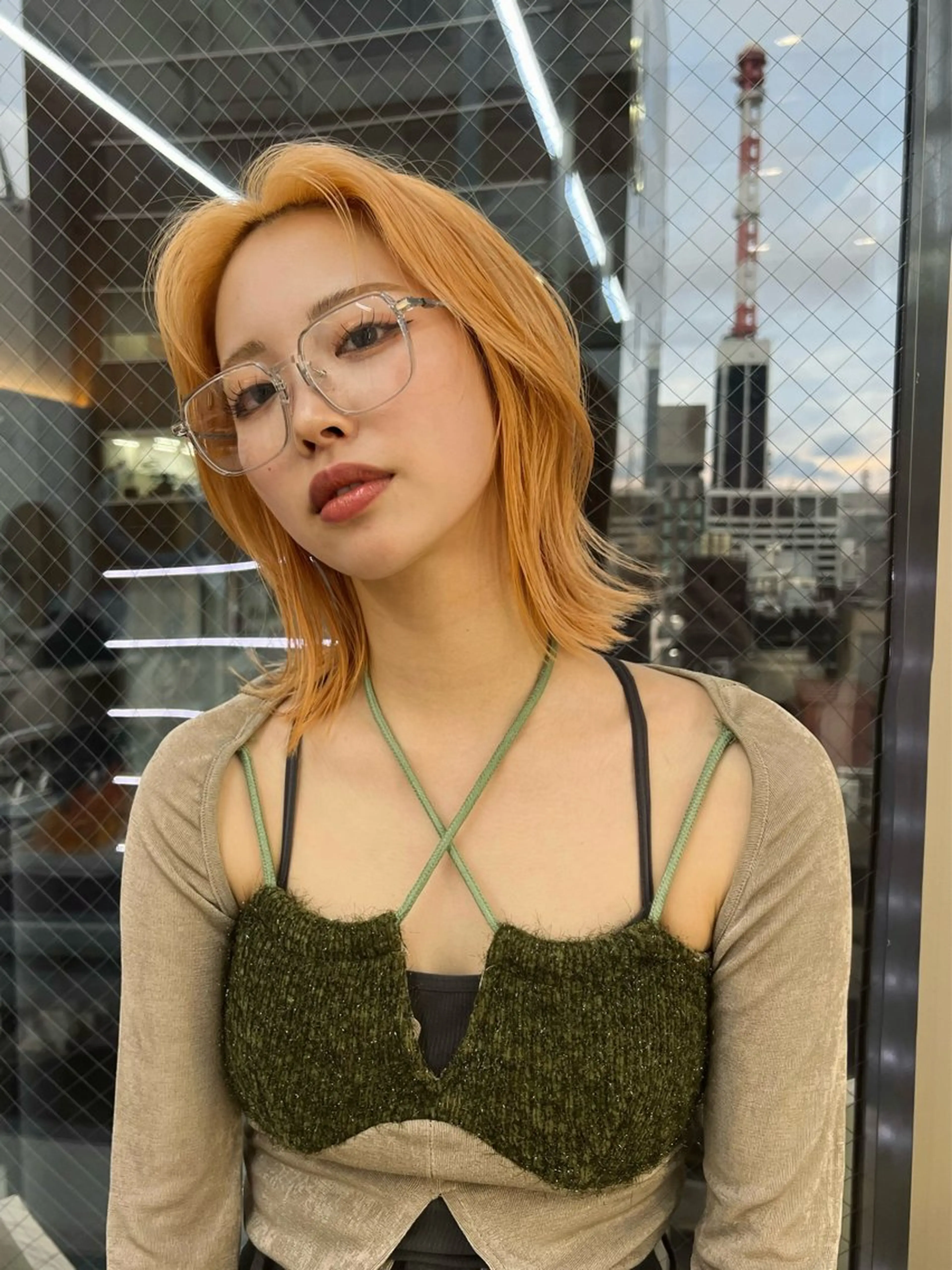 ミディアム カラー アッシュ アッシュブラウン ブリーチ ブラウンカラー ケアブリーチ カット ヘアカラー トリートメント レイヤー専門家 ダブルカラー修のヘアスタイル