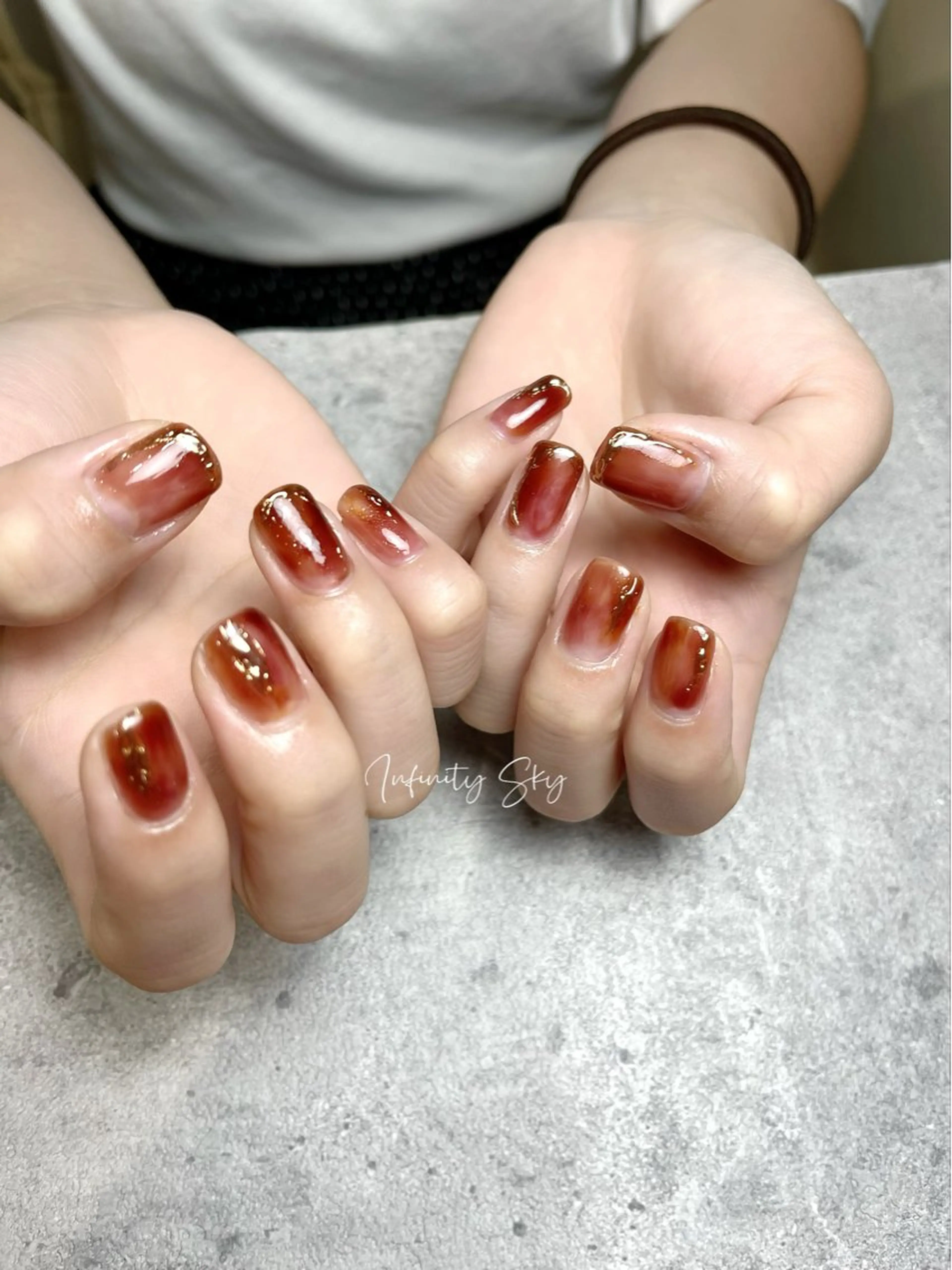 ネイル アートネイル ブラウン ミラーネイル ニュアンスネイル infinity skyのネイルデザイン