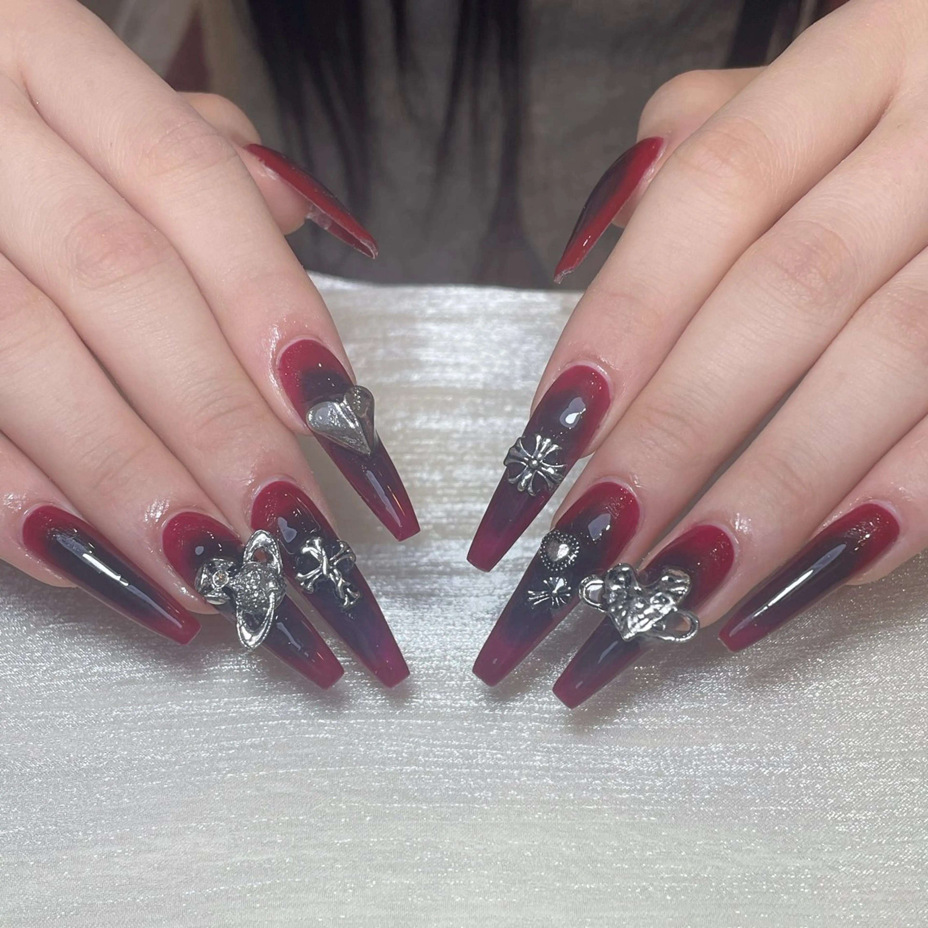 ネイル アートネイル オーロラネイル フラッシュネイル ガーリー キラキラネイル ハンドネイル Una NAILMANAMIのネイルデザイン