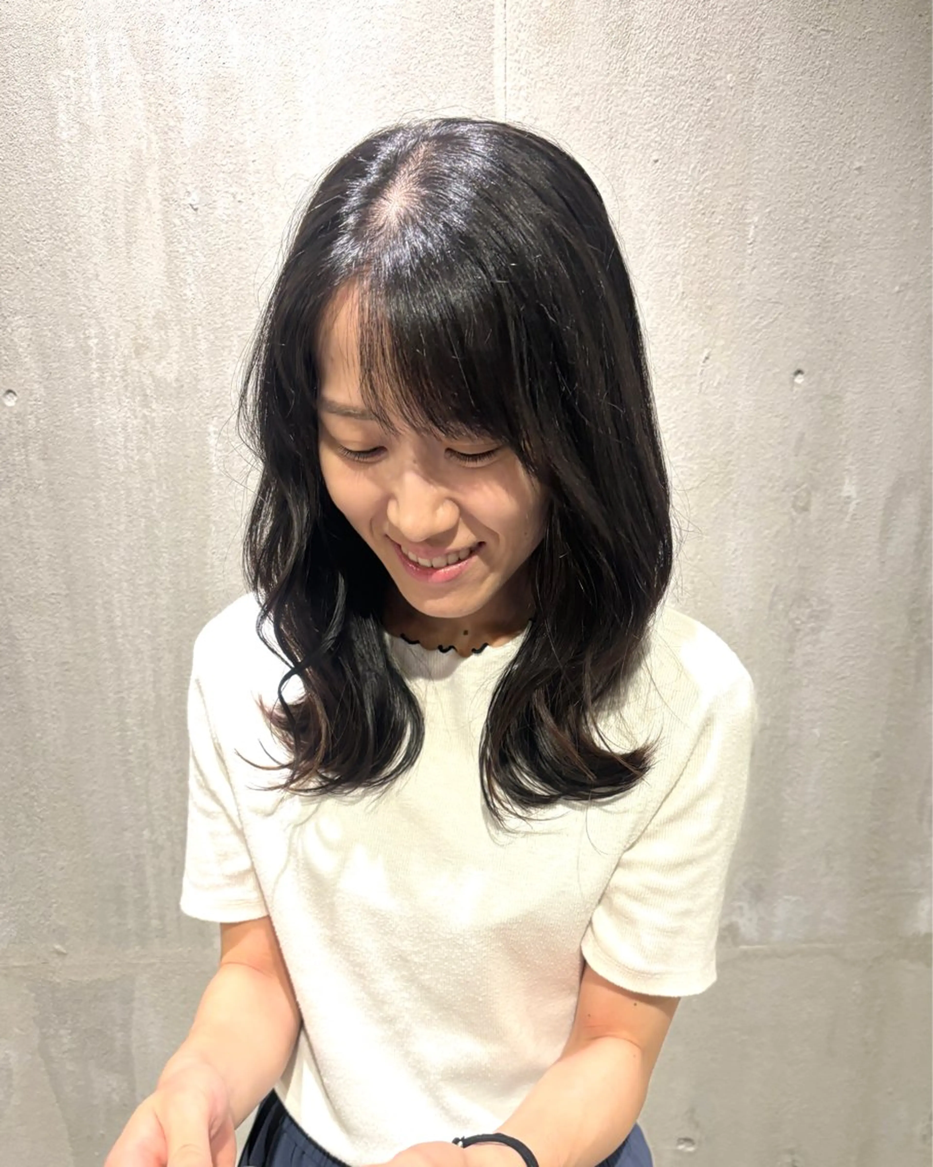 セミロング カラー くびれヘア 小木曽 里華のヘアスタイル