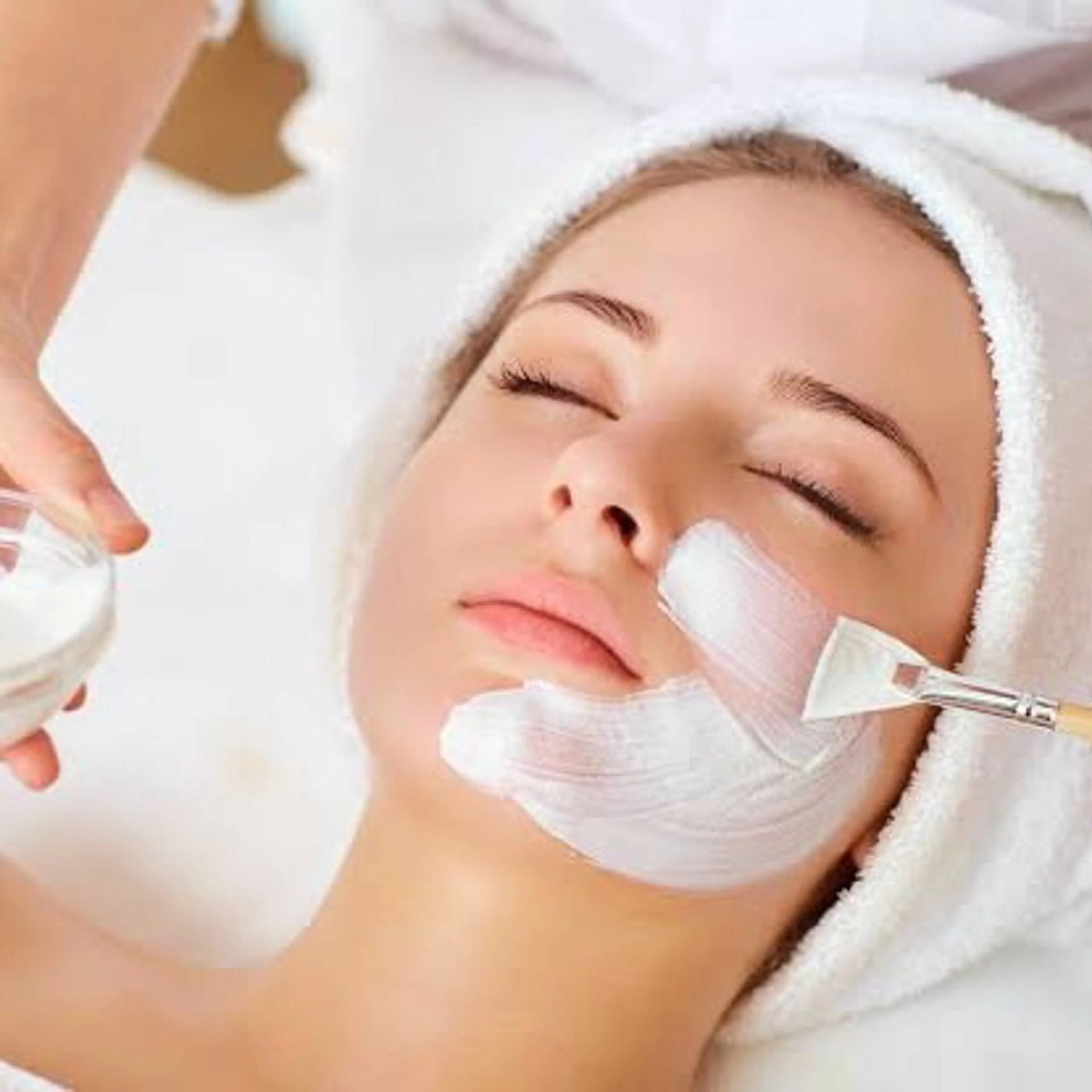 【乳酸ピーリング+フォトRF】で繰り返すニキビや肌荒れを改善♪の写真