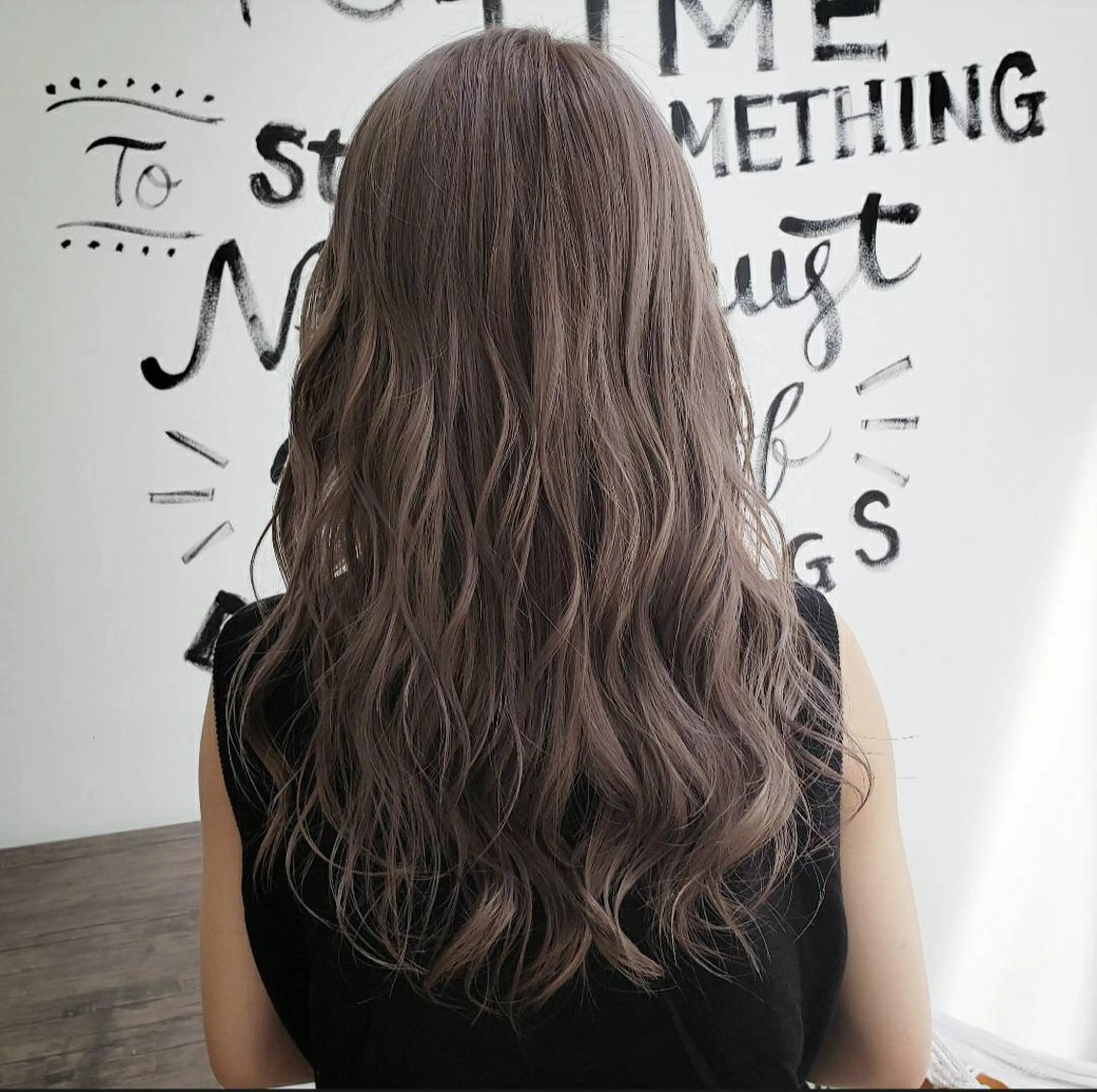 ロング Luana. 細澤のヘアスタイル