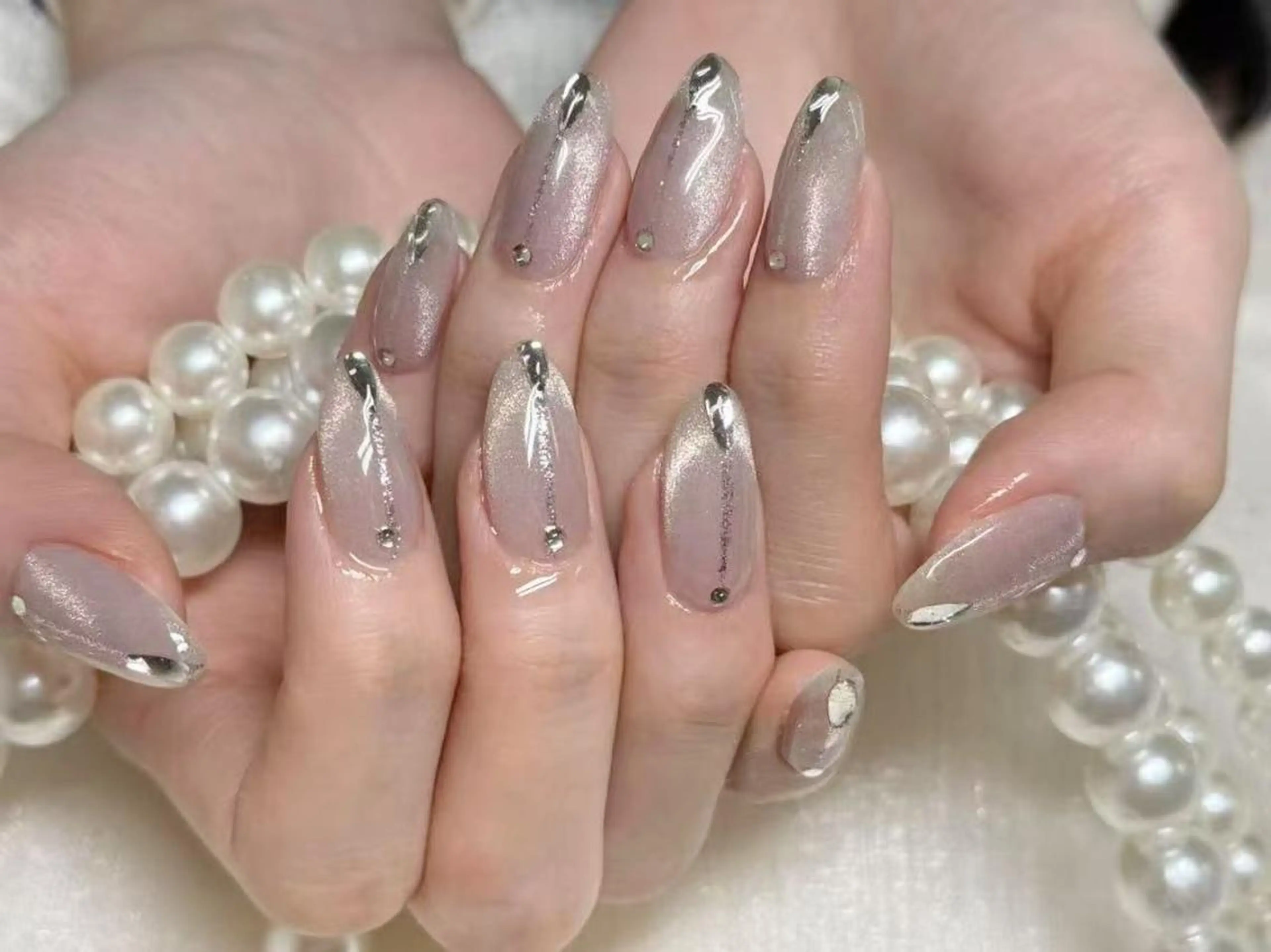 ネイル オーロラネイル 長さ出し フレンチネイル ガーリー キラキラネイル ハンドネイル Ru na🍳のネイルデザイン