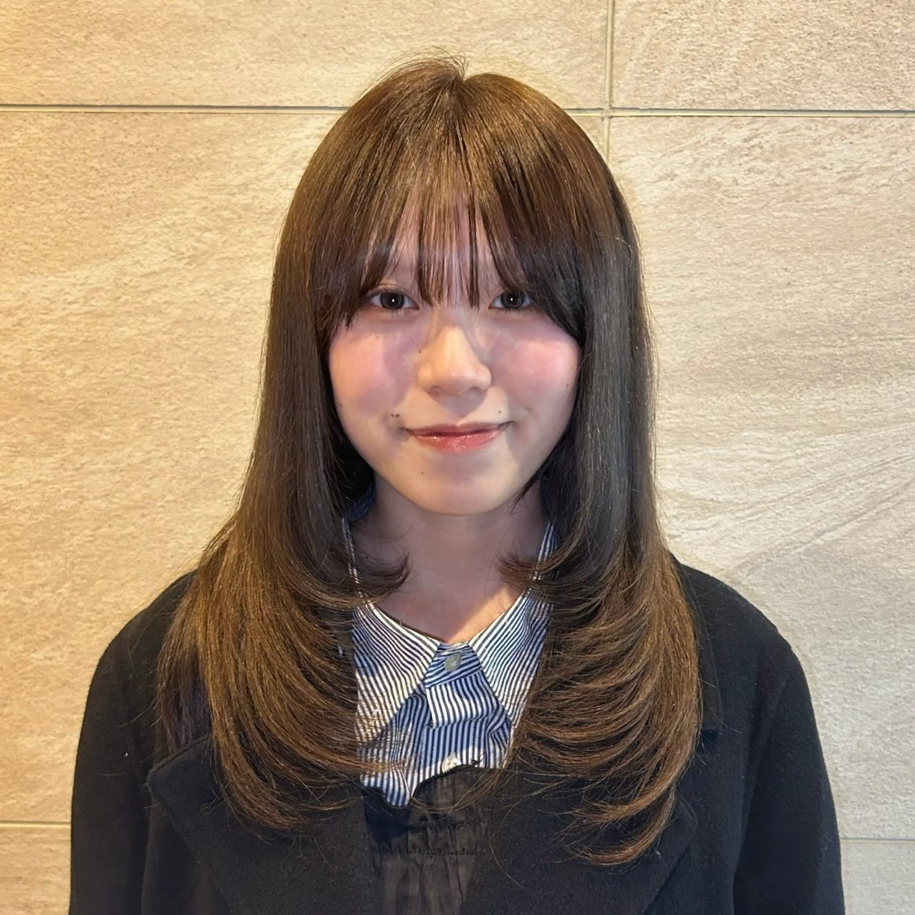 セミロング ヘアカラー レイヤー🎀透明感 カラー|ワンホンのヘアスタイル