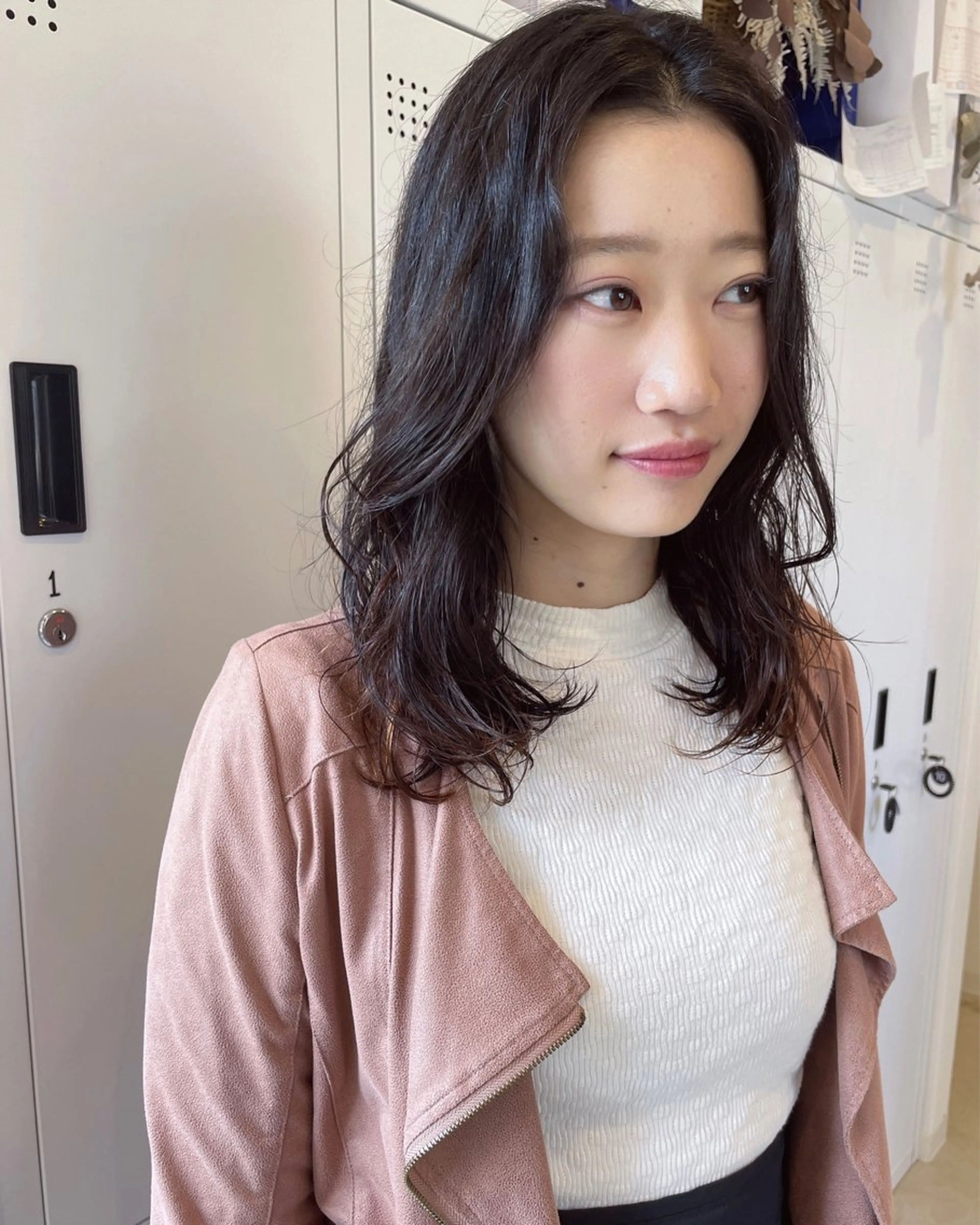 ミディアム nia所属・柔らかブラウン/栄/ tomitaのヘアスタイル