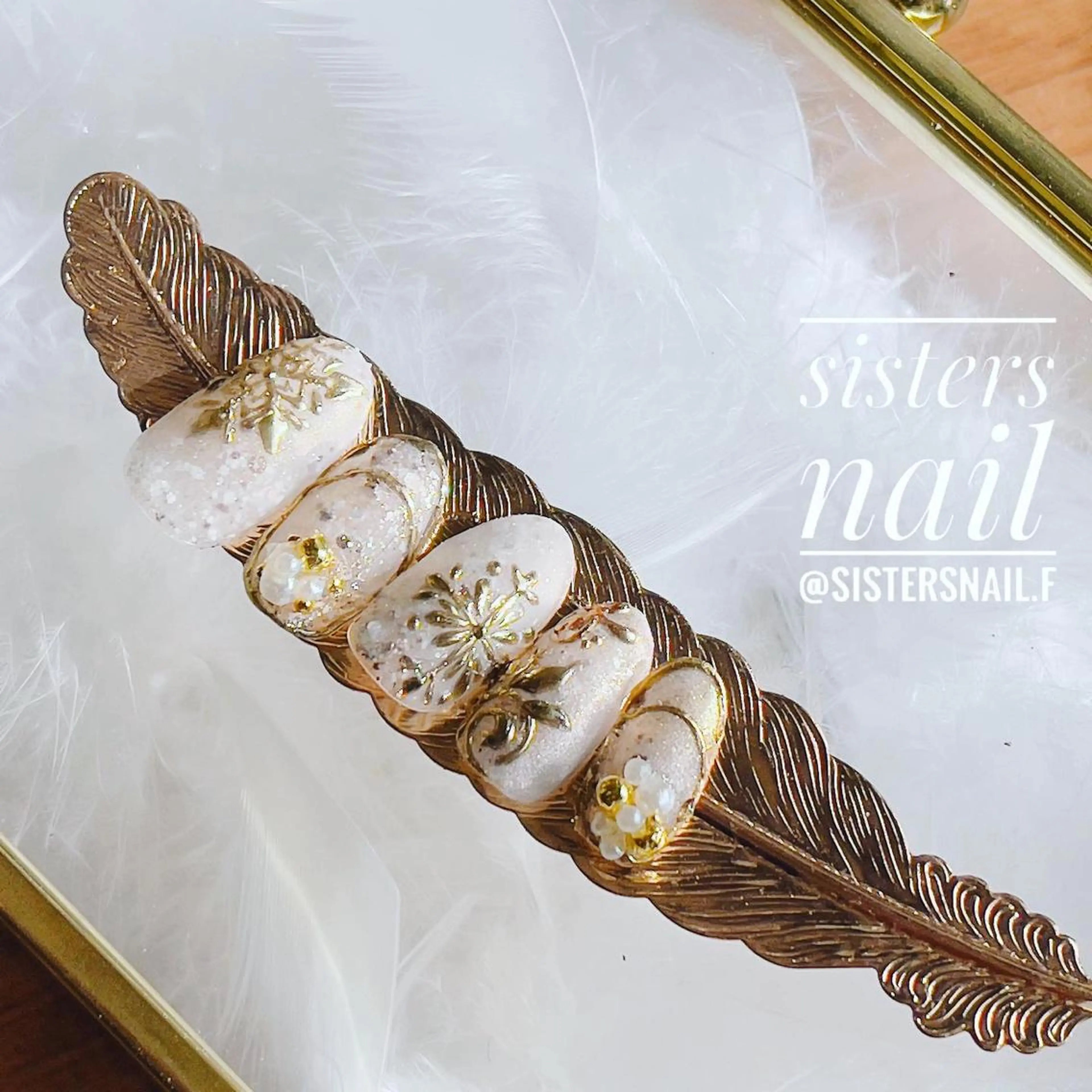 ネイル アートネイル ゴールド ホログラムネイル キラキラネイル ホワイト sisters nail.fのネイルデザイン