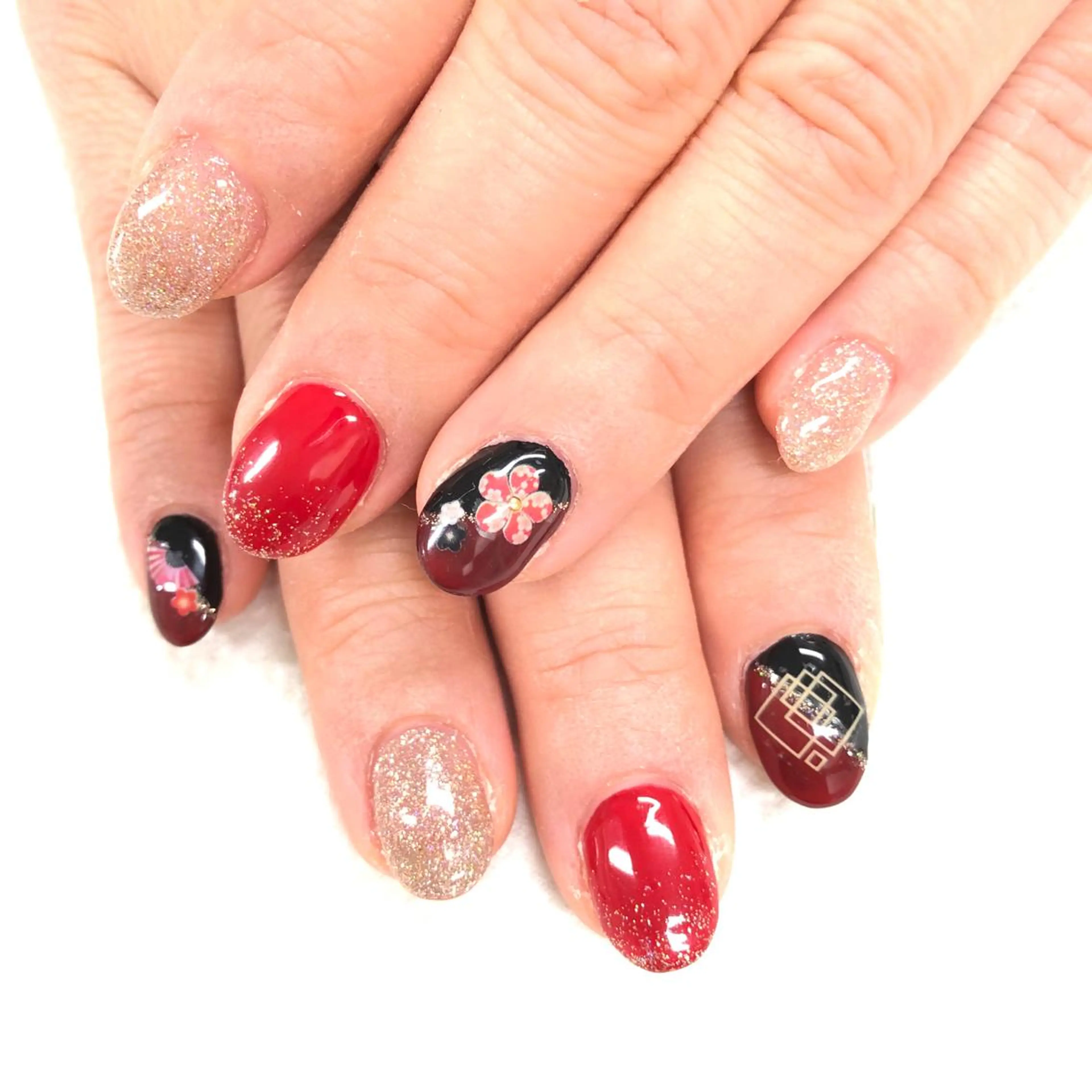 ミディアム ユリシスネイル 担当近藤のネイルデザイン