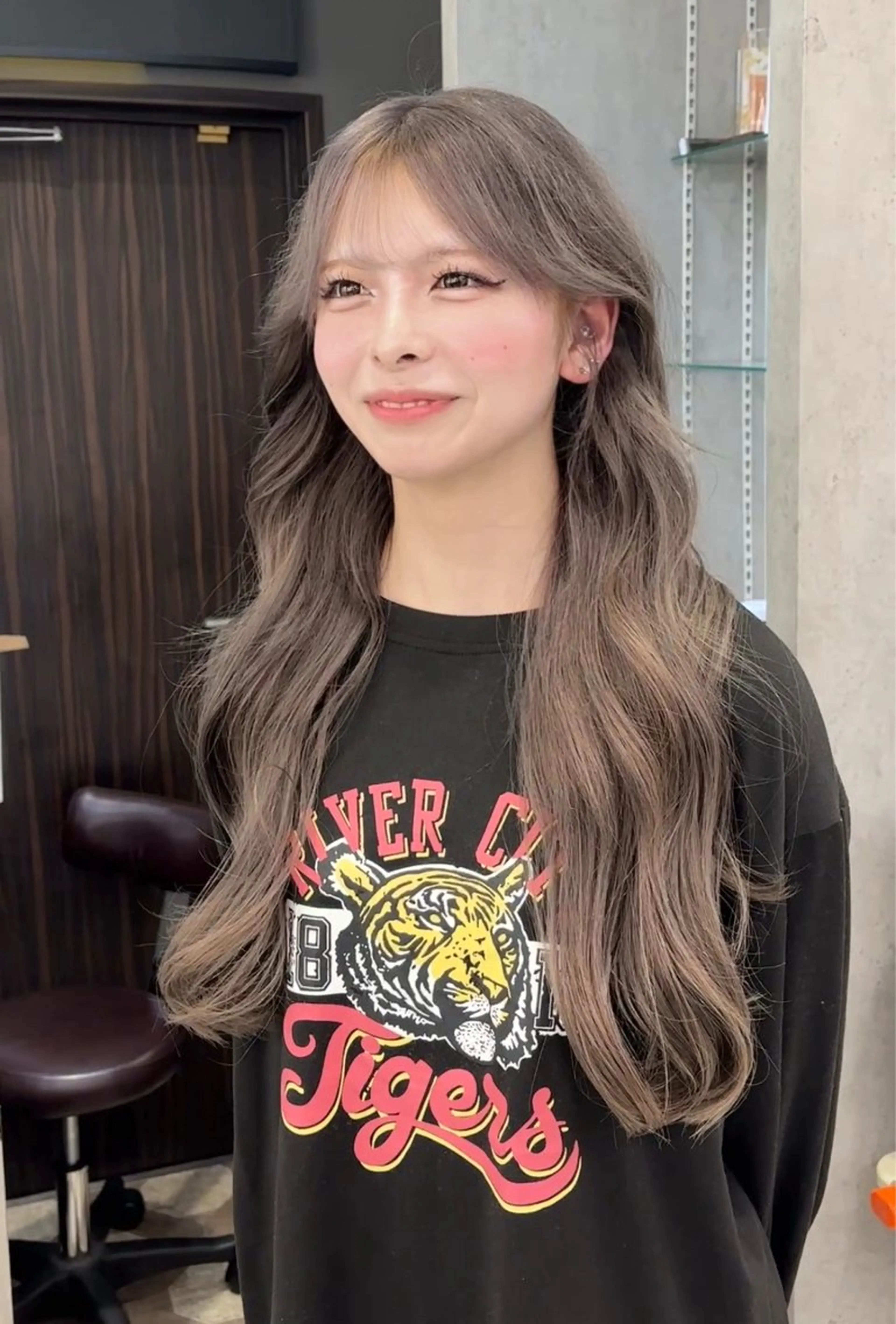 ロング カット ヘアカラー トリートメント 韓国ヘア/ブリーチ無 しWカラー/オリーブのヘアスタイル