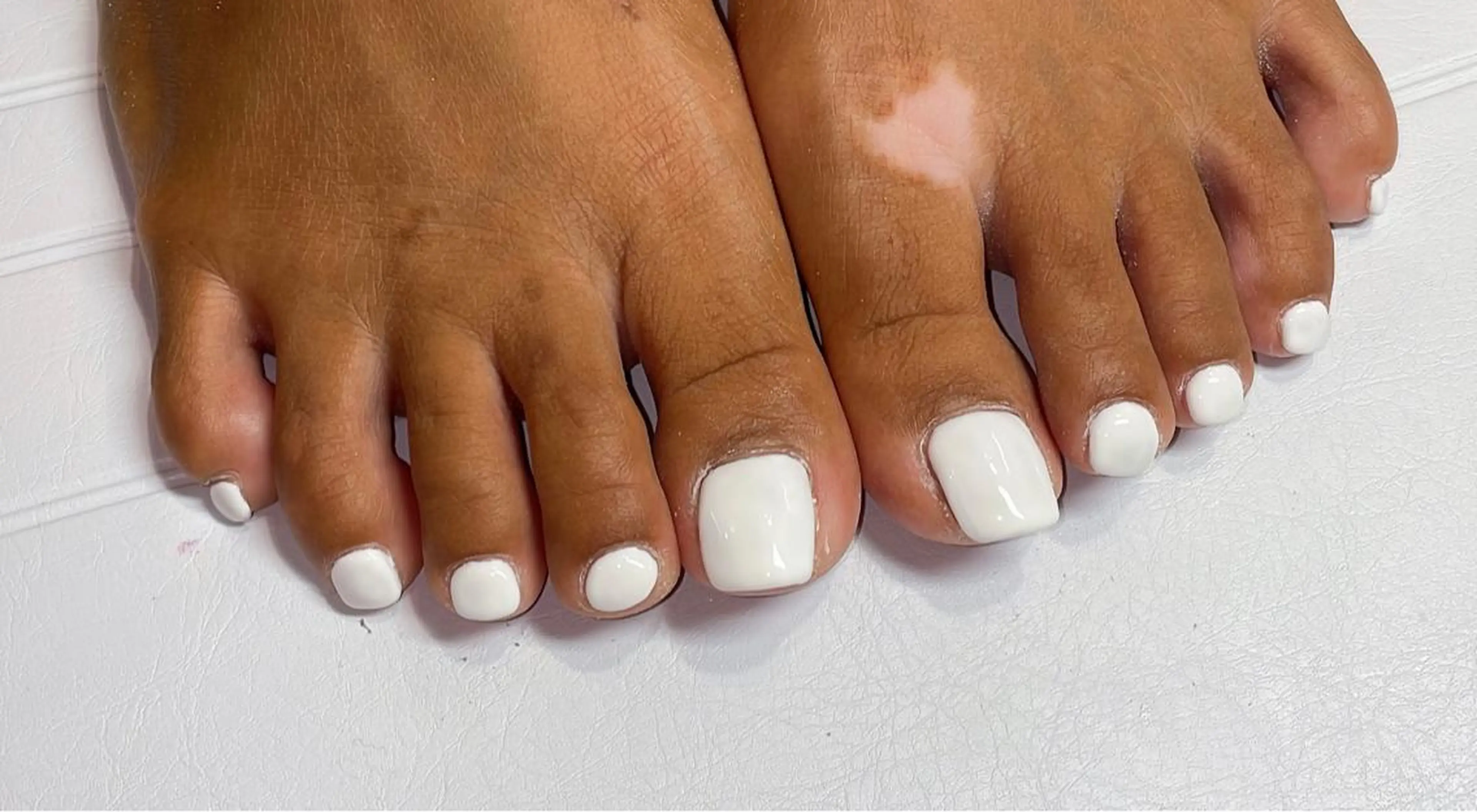 ネイル フットネイル VIERU 🌈🎀💖のネイルデザイン