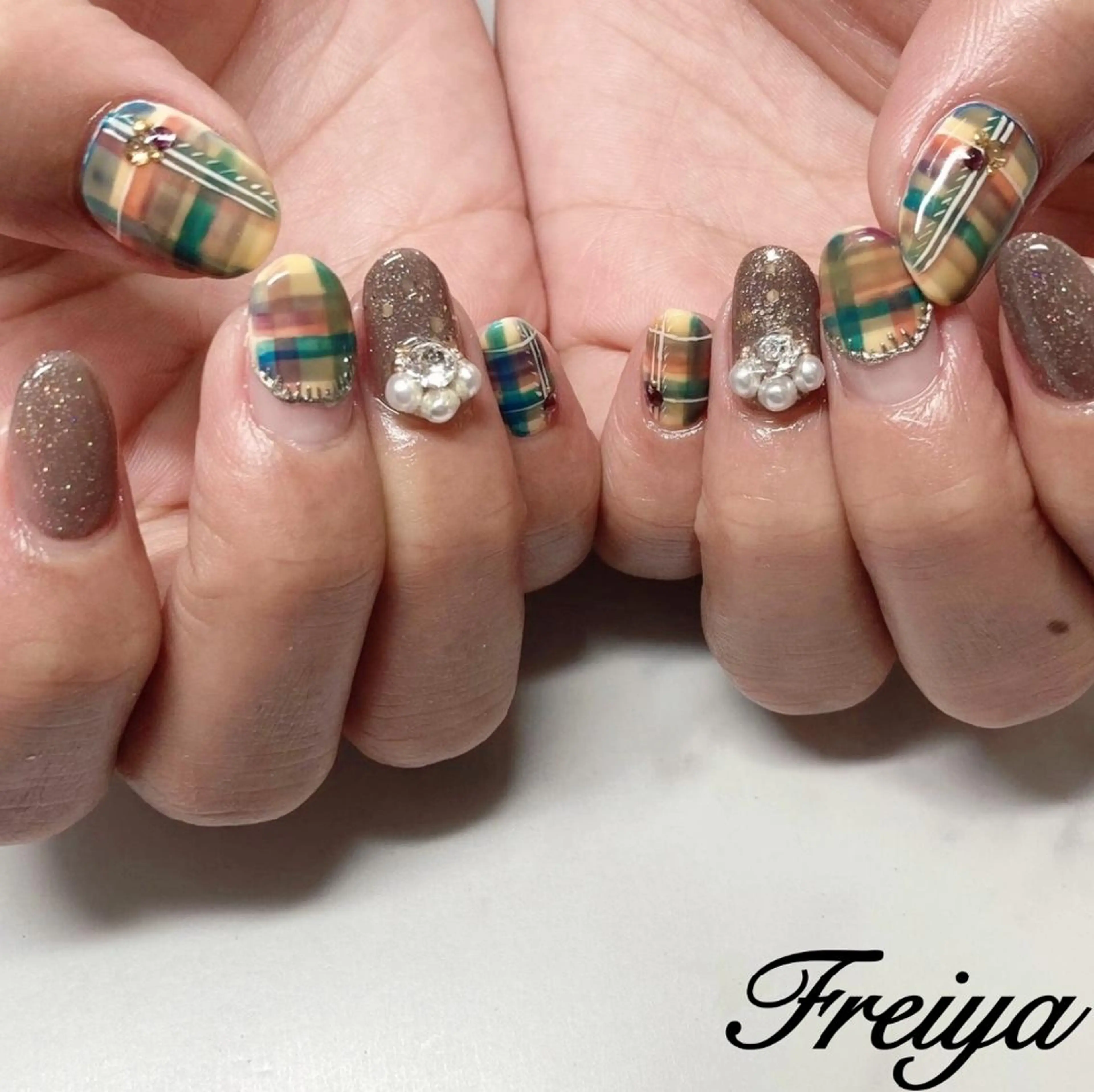 ネイル FREIYA所属・FREIYA マツエク、ネイルのマツエク・マツパデザイン