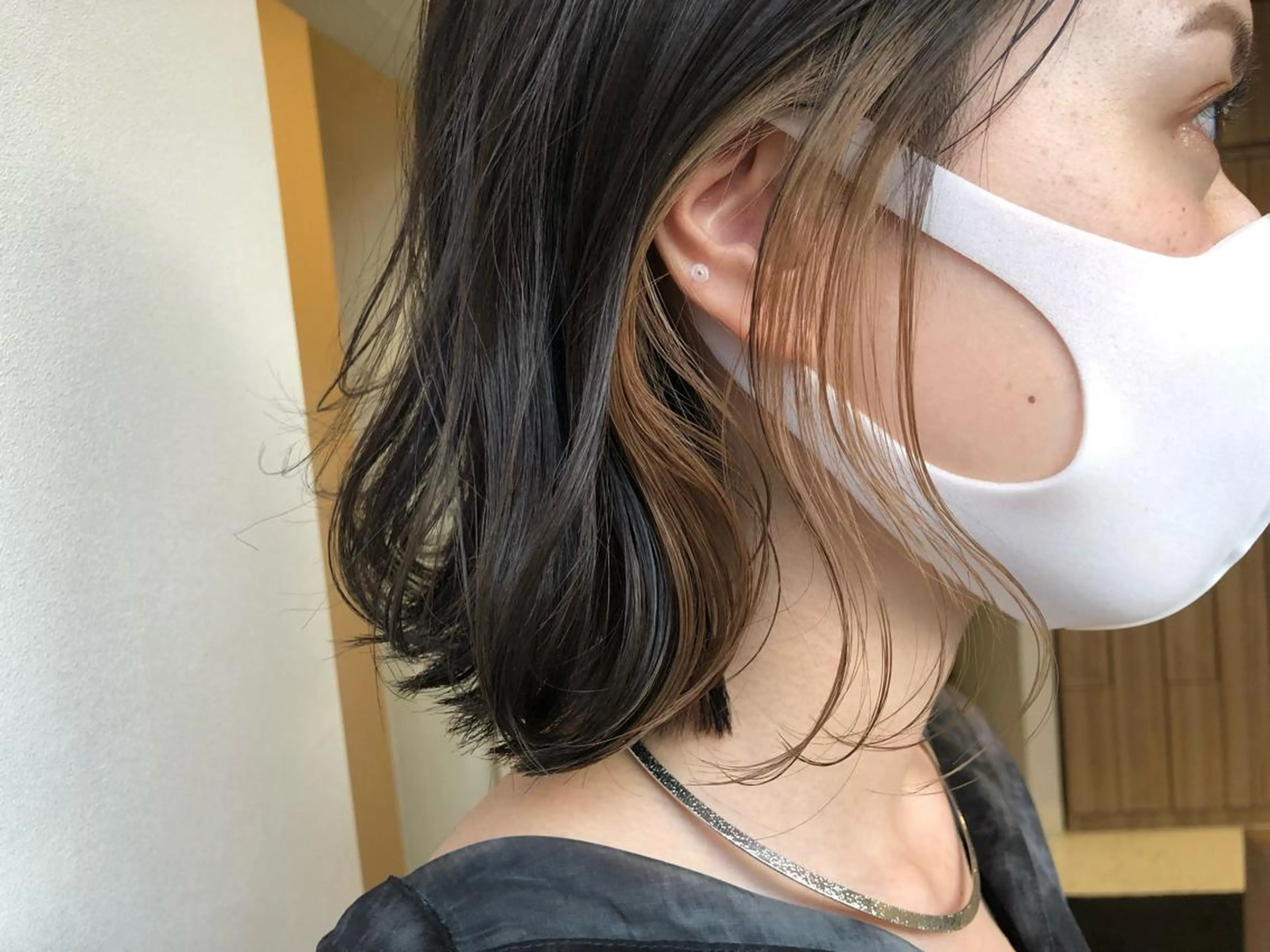 ミディアム 辻本 夏子のヘアスタイル