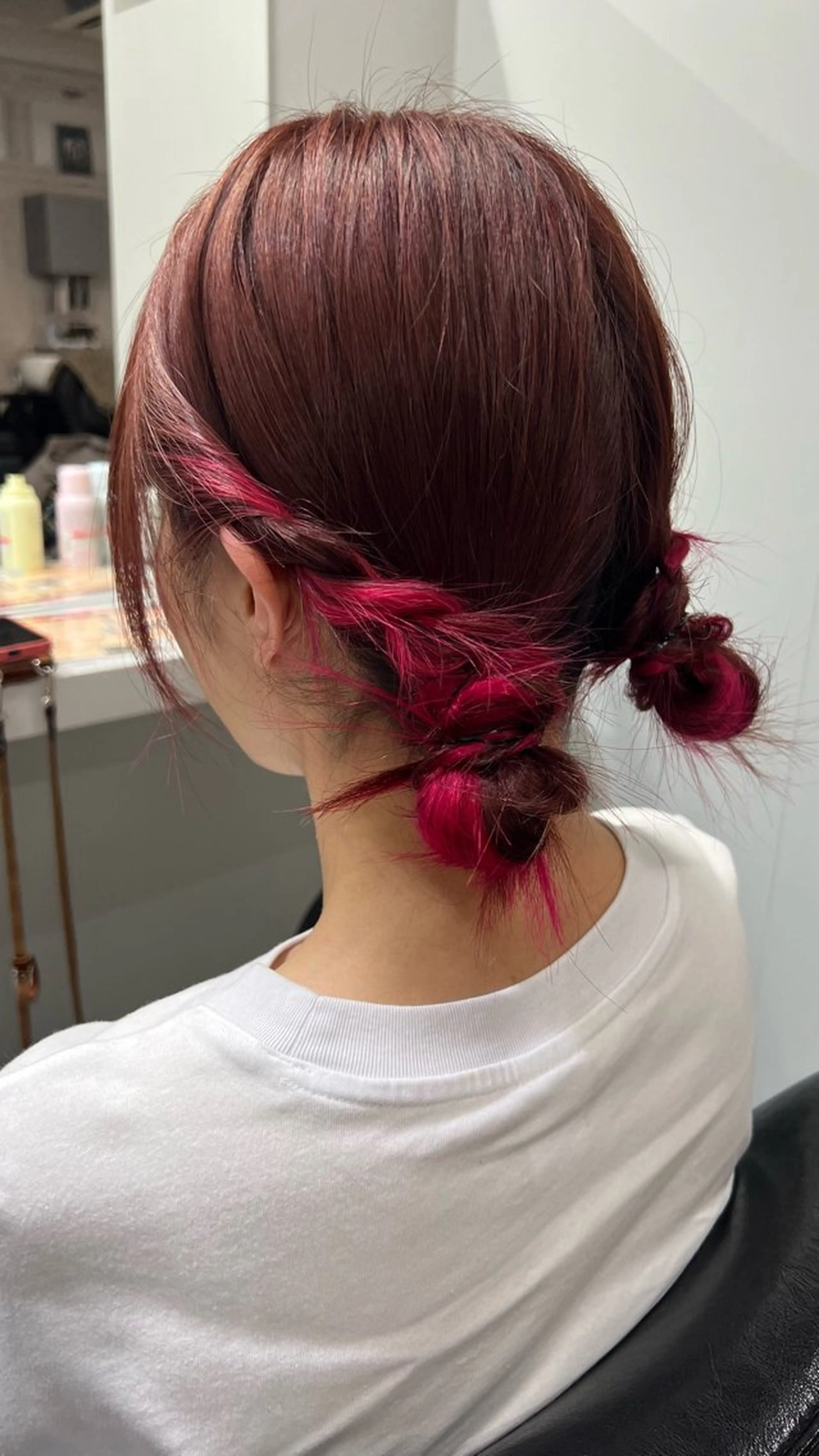 ミディアム カラー ヘアアレンジ ブラウンカラー インナーカラー ピンクカラー ピンクブラウン 🎀tokute ナオ🧸のヘアスタイル