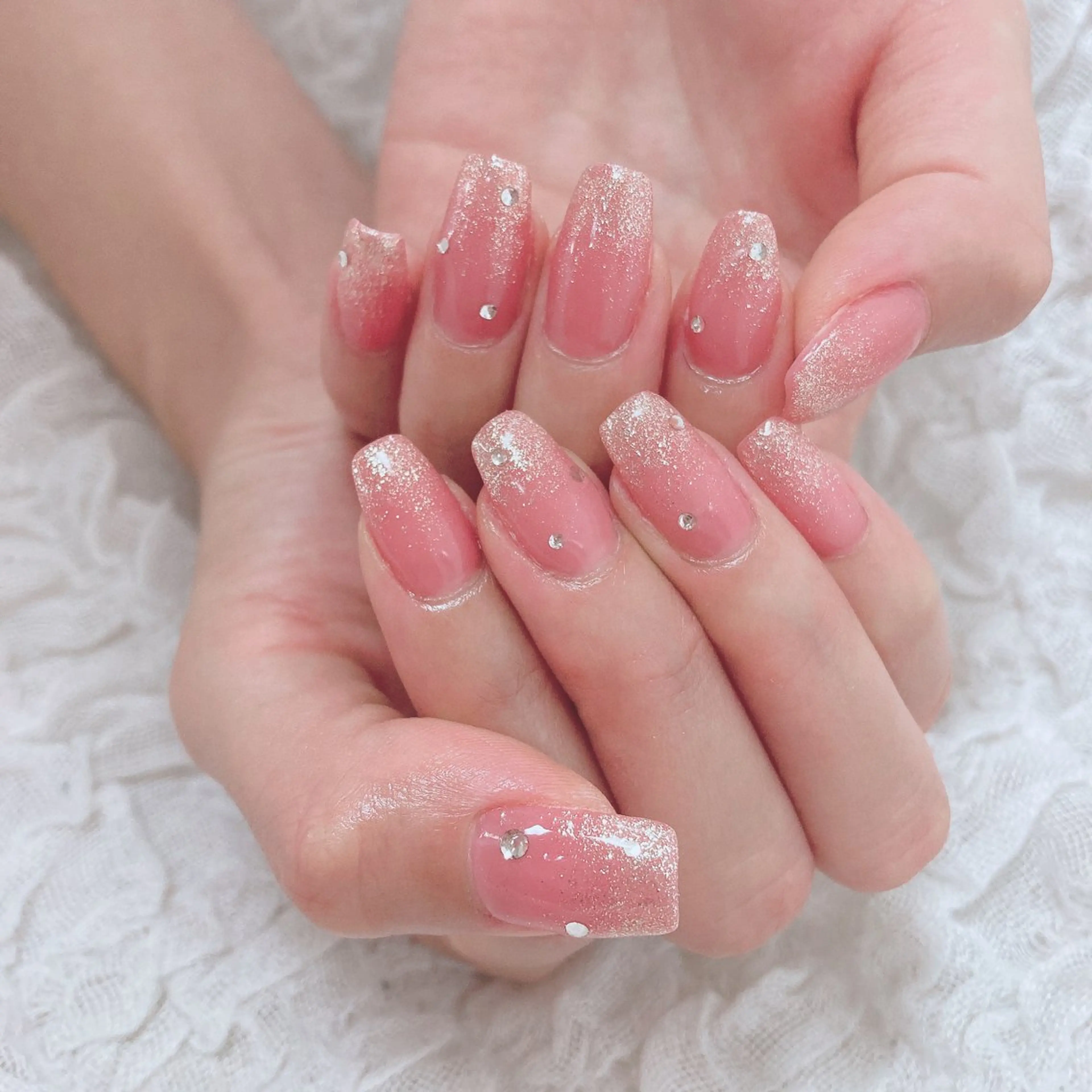 ネイル グラデーション ラメ(グリッター) ラメグラデーション ストーンネイル ハンドネイル ハンドケア Luca Nail所属・Luca Nail 🌼yu-kaのネイルデザイン