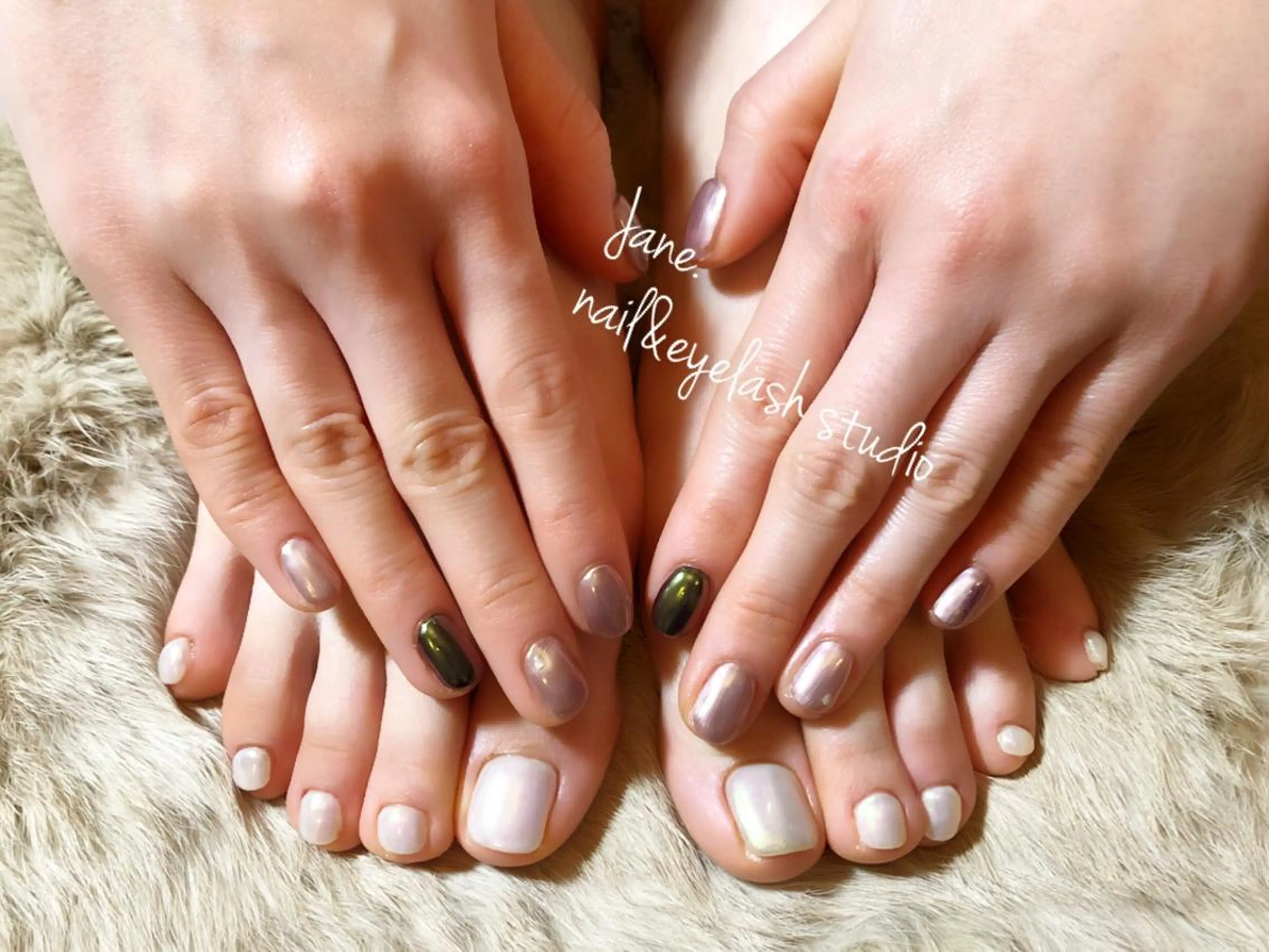 ネイル フットネイル ミラーネイル ハンドネイル Yakko pas á pasのネイルデザイン