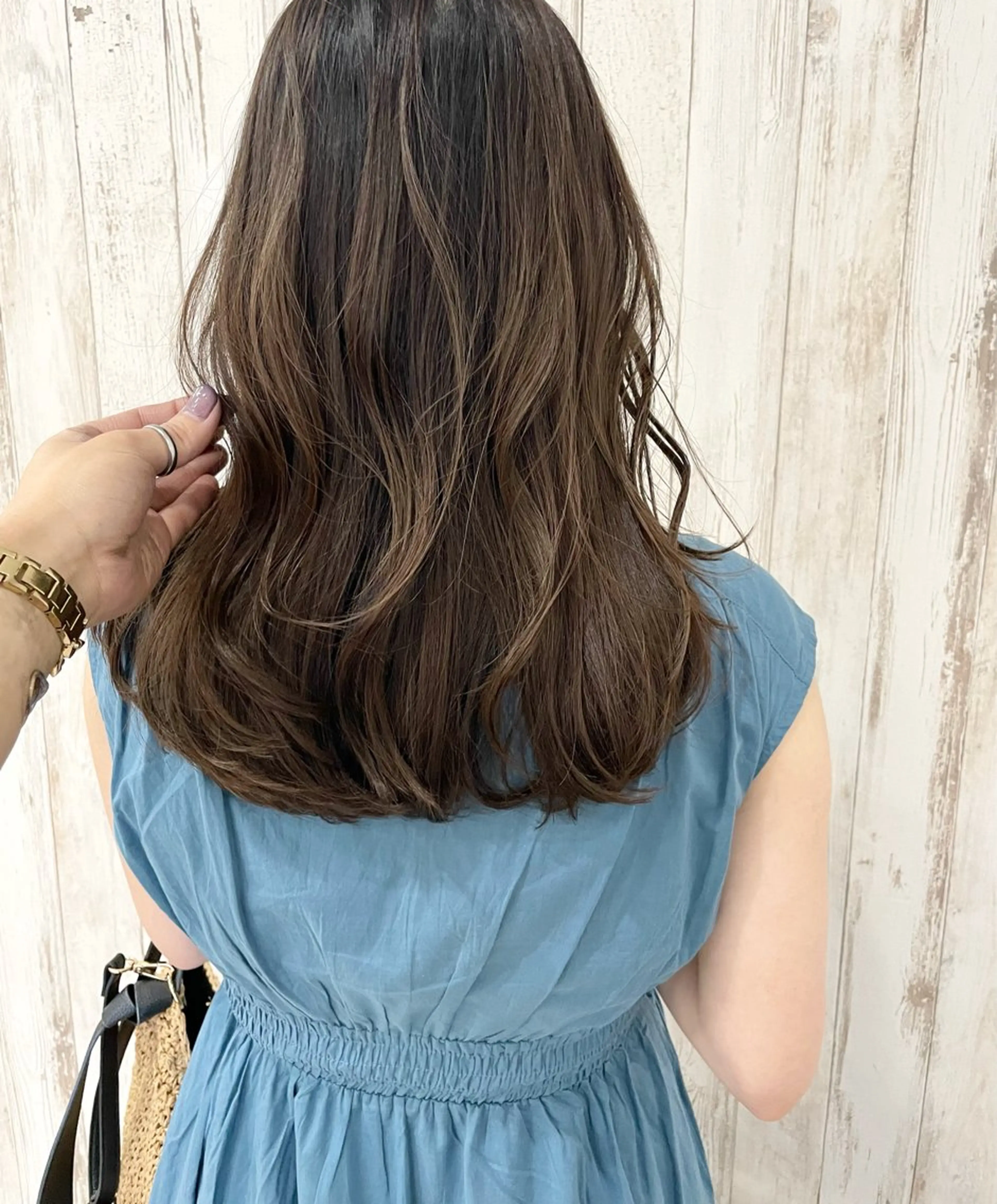 セミロング カラー ブリーチ 透明感カラー ダブルカラー Kamie 三宮のヘアスタイル