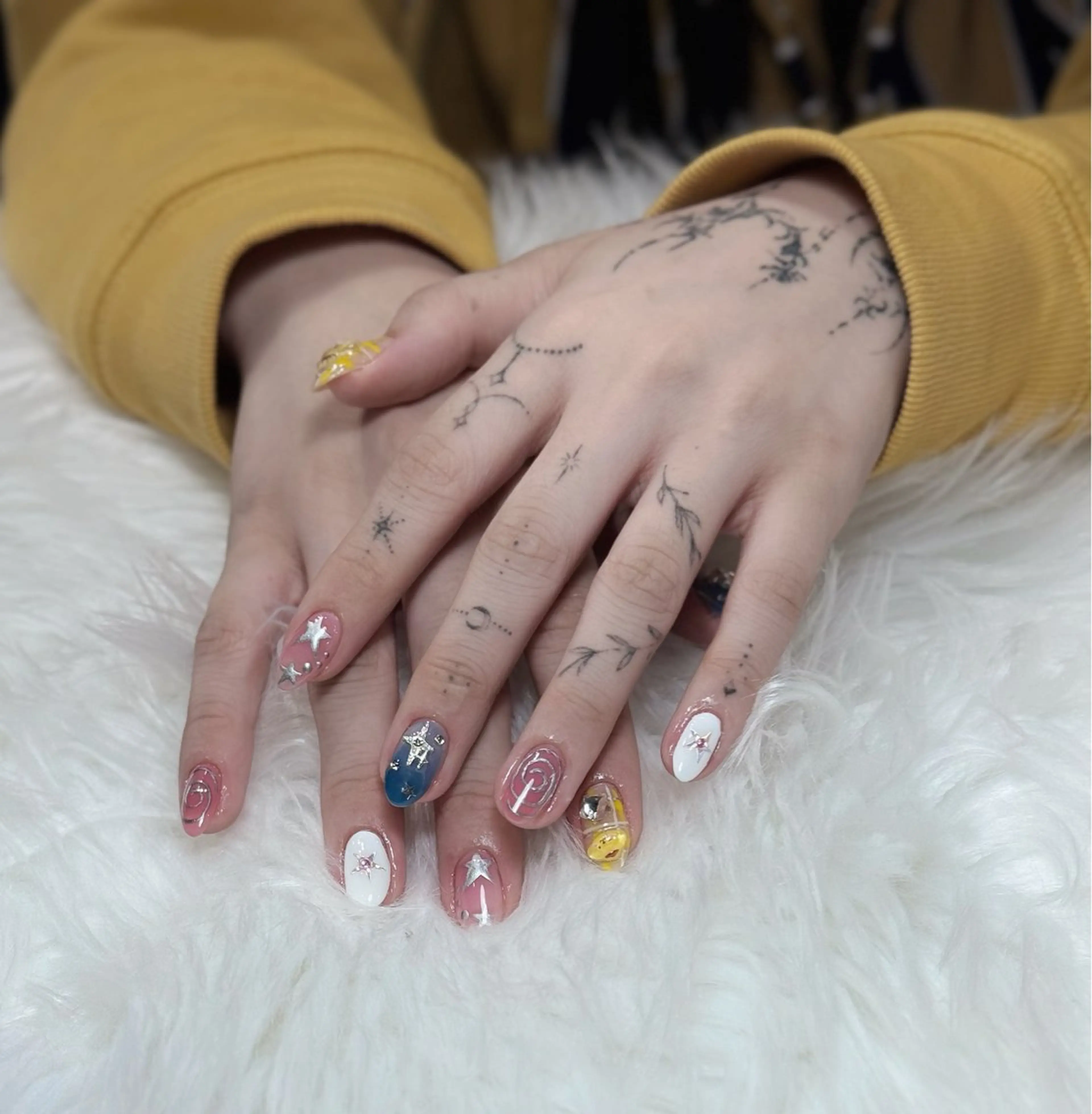 ネイル アートネイル オーロラネイル ジェルネイル 韓国ネイル ロングネイル ハンドネイル Nichi Nailsのネイルデザイン