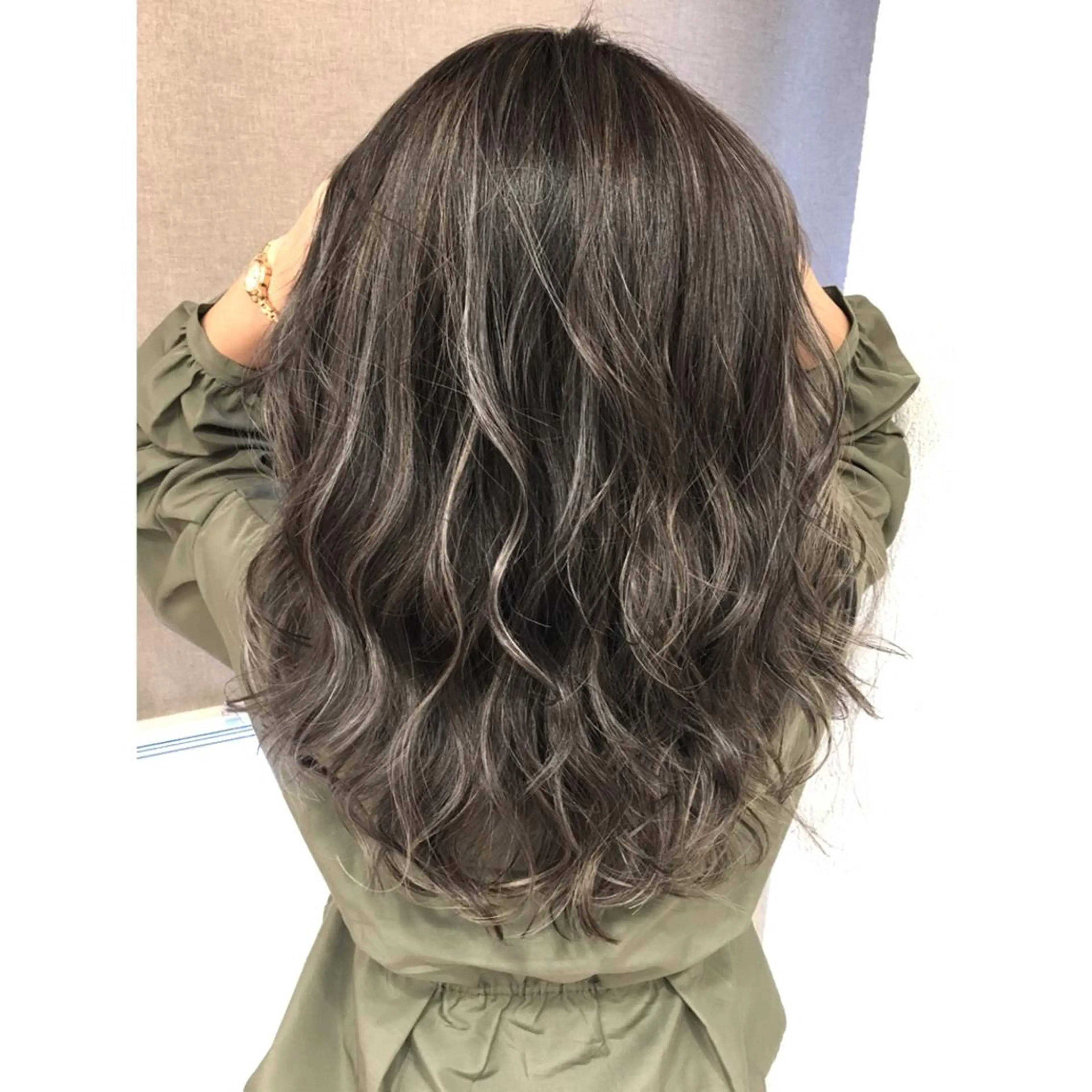 セミロング カラー ハイライトカラー 3Dハイライト ハイライト ヘアカラー トリートメント 井上 一平のヘアスタイル