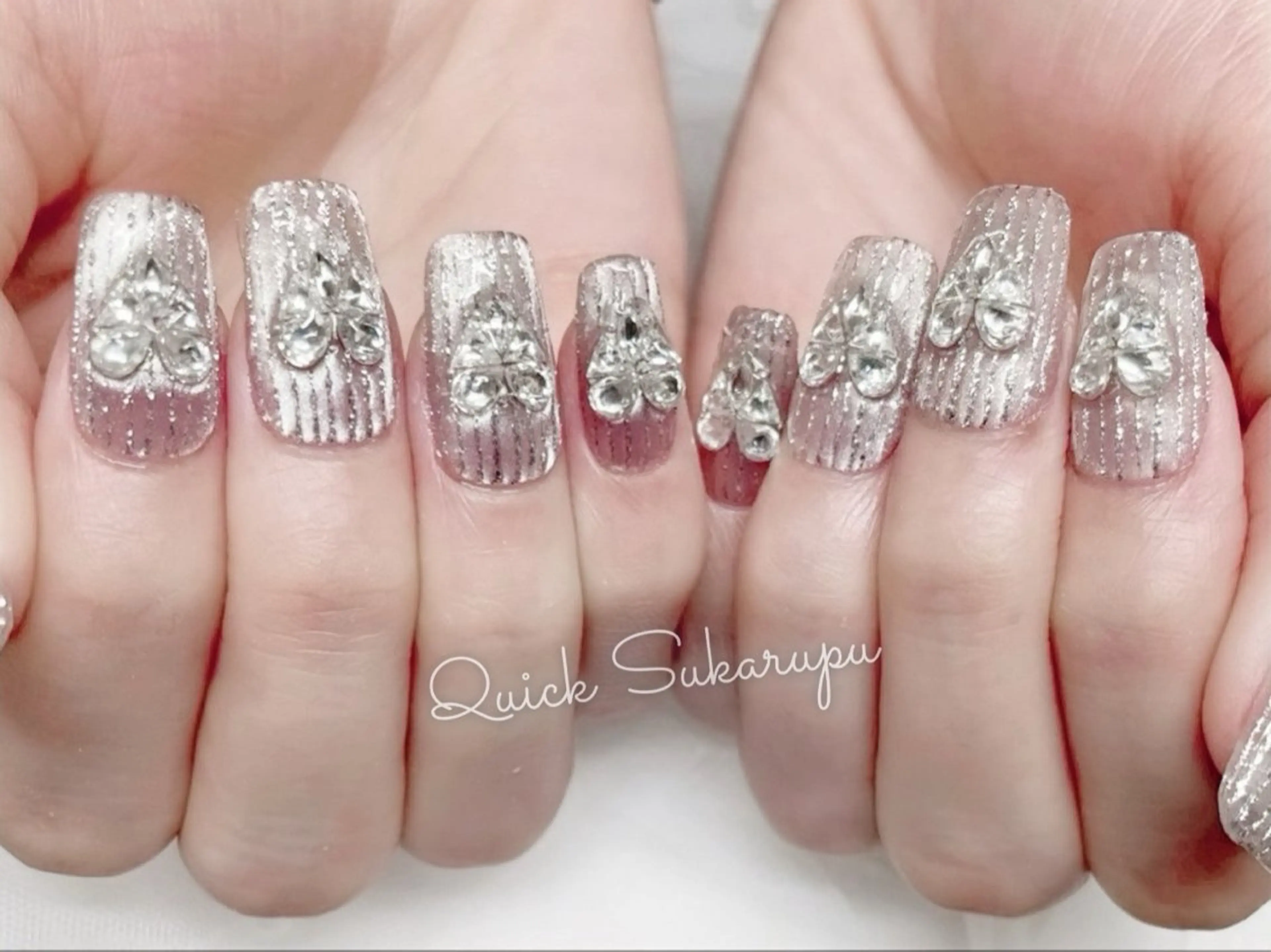 ミディアム Quick Sukarupu 高田馬場店所属・Quick Sukarupuのネイルデザイン