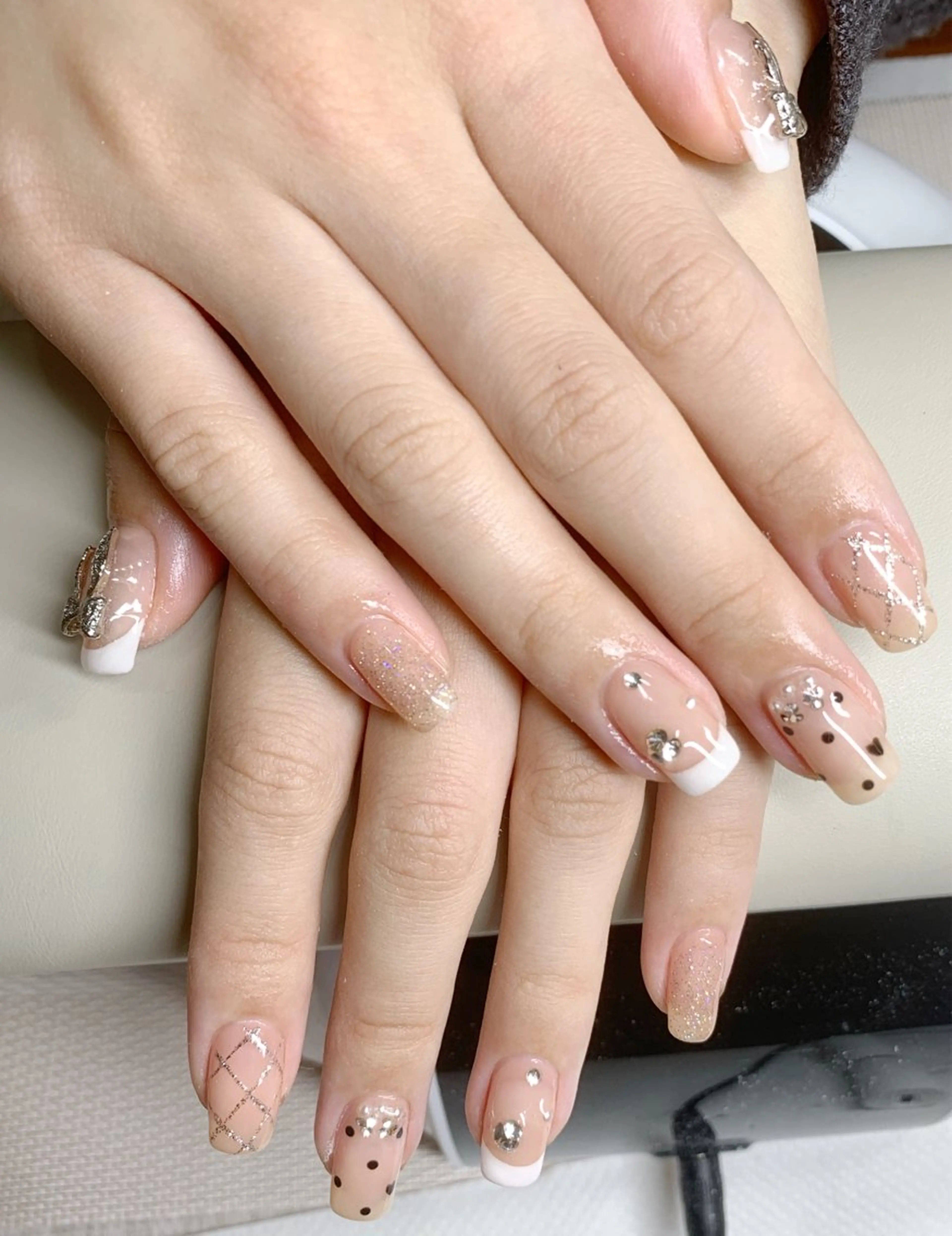 ネイル フレンチネイル シンプルネイル ハンドネイル mira-cle大濱美容アカデミー所属・AI NAのネイルデザイン