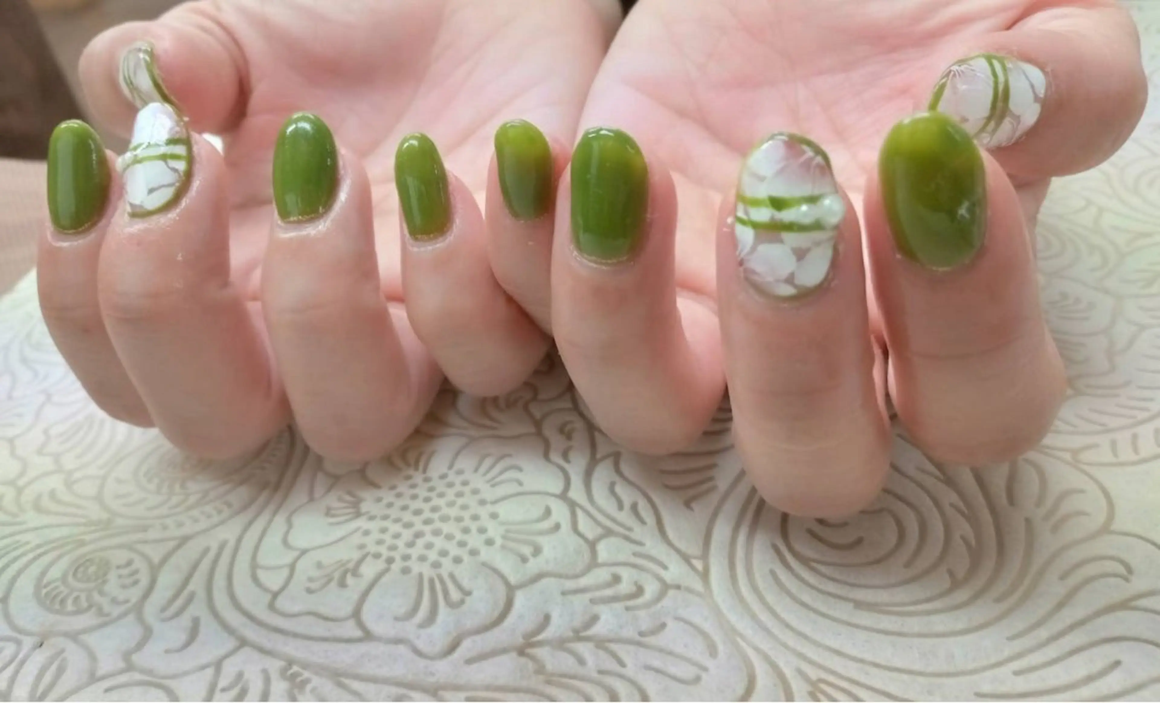 ネイル フラワーネイル ハンドネイル precious nail room所属・precious nail  roomのネイルデザイン