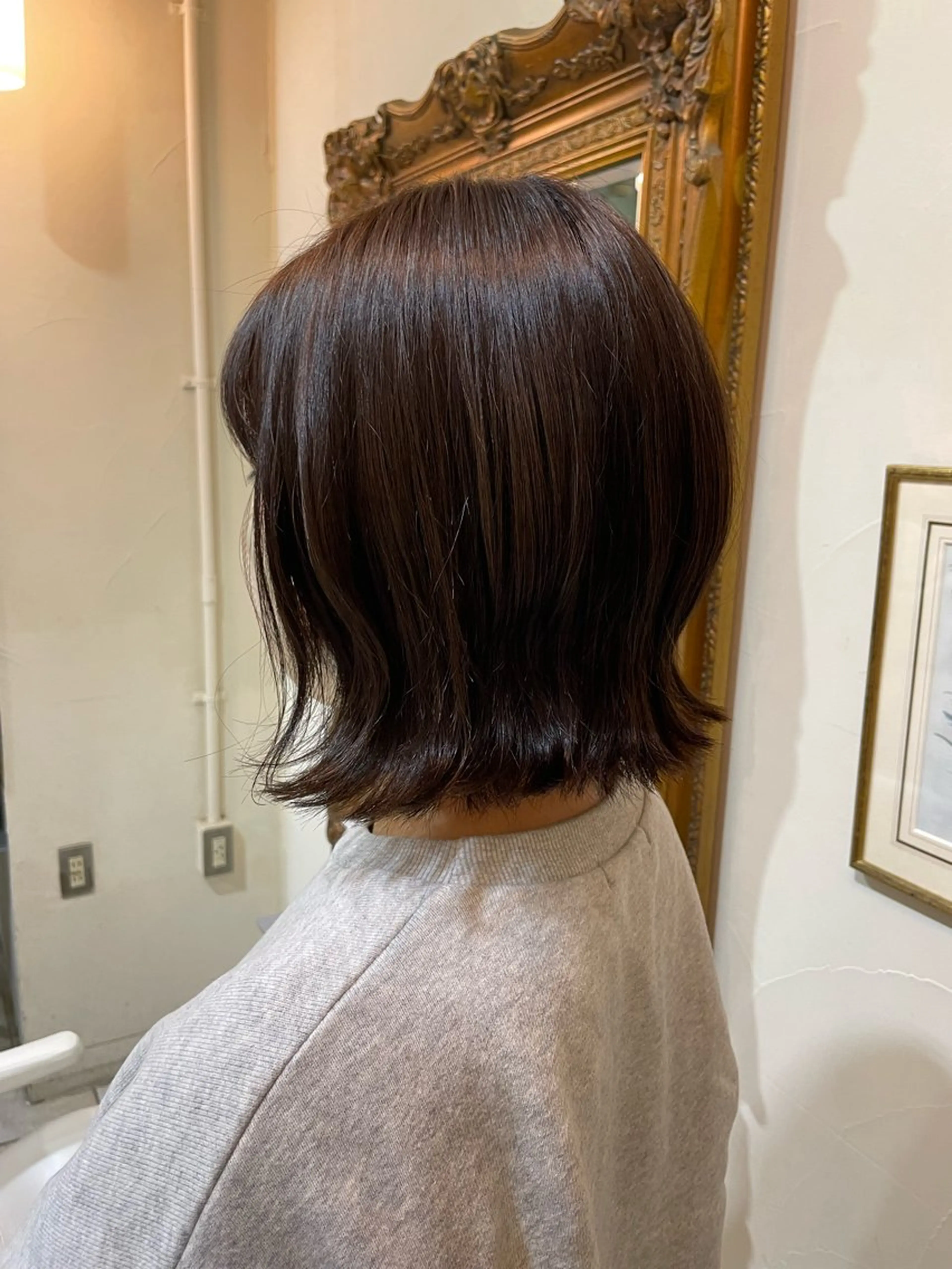 ミディアム カラー グレージュ ボブ 伸ばしかけ 外ハネヘア Of　HAIR所属・外山 なつ美のヘアスタイル