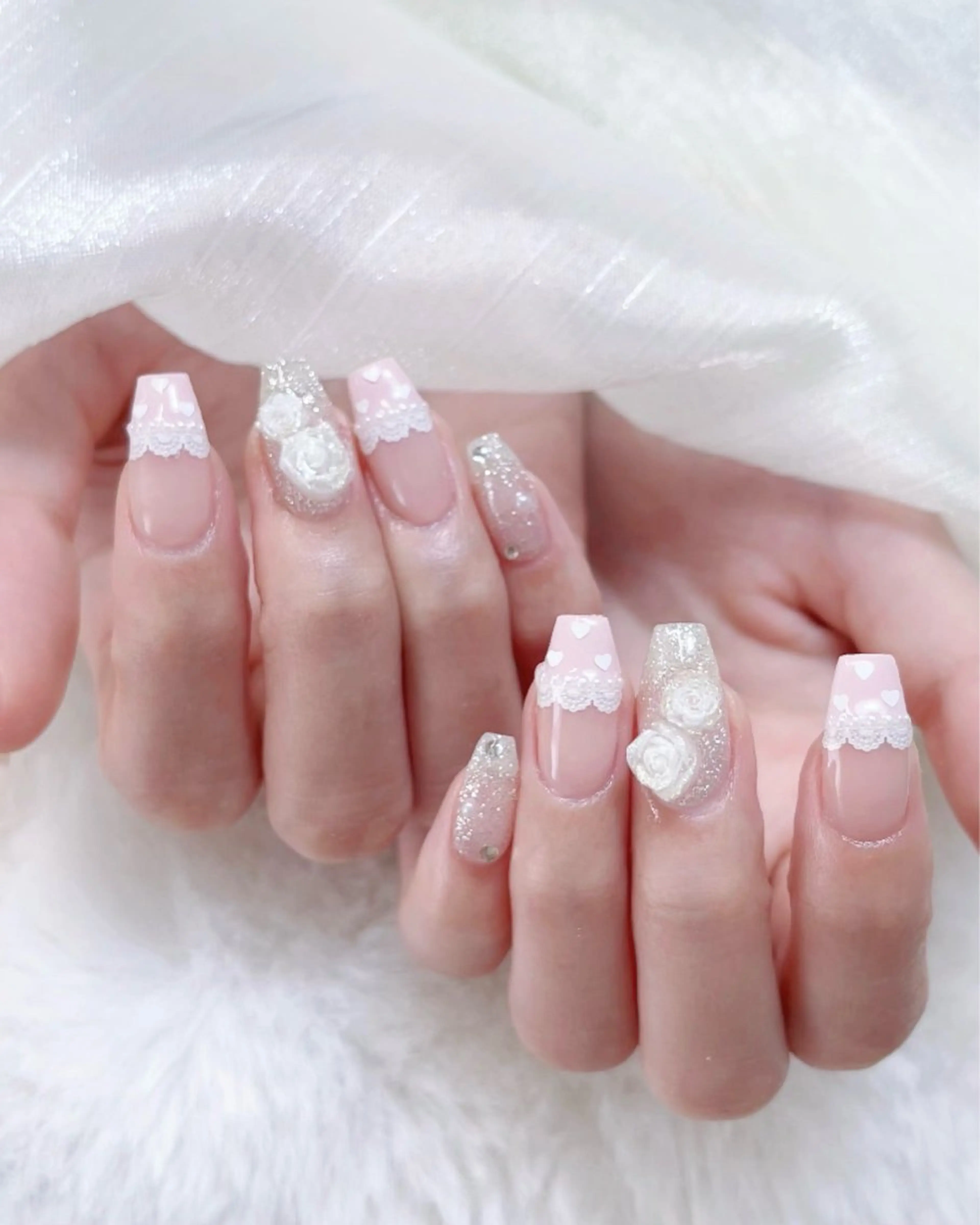 ネイル チークネイル フレンチネイル キラキラネイル 韓国ネイル ワンホンネイル ハンドネイル Speraネイル 大宮店🎀のネイルデザイン