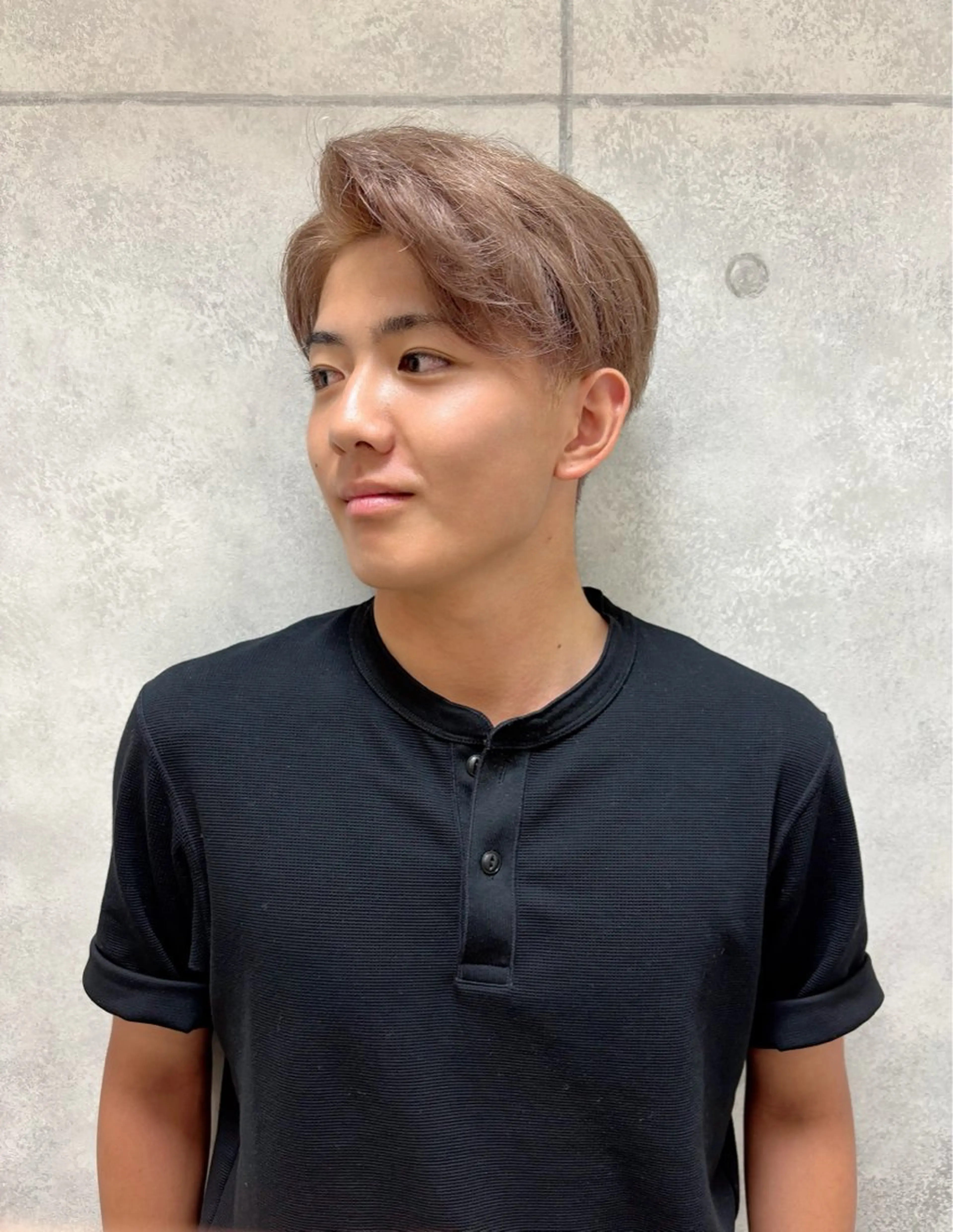 ショート ヘアカラー issei 梅田ハイトーン⭐️のヘアスタイル